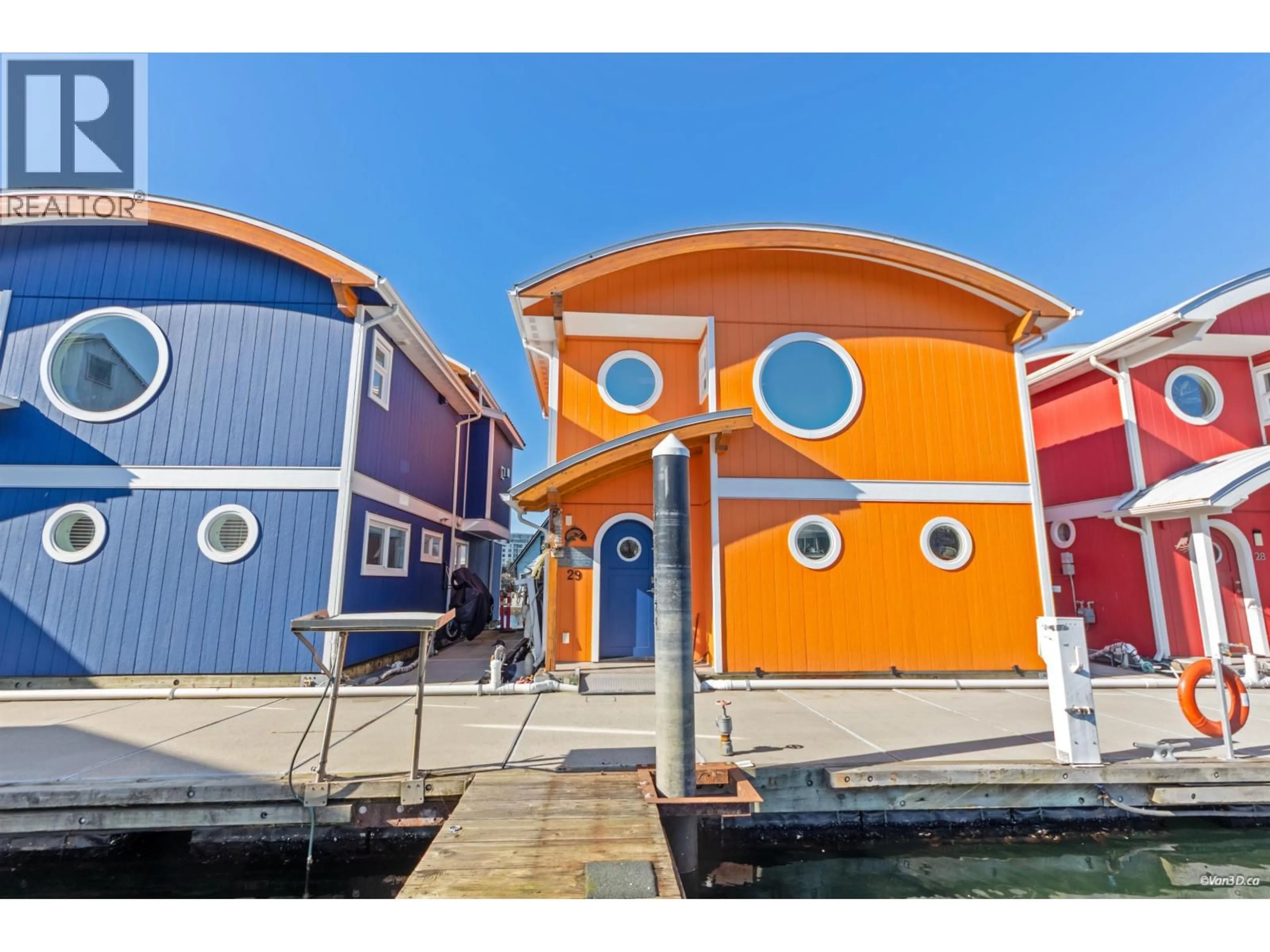 Home with vinyl exterior material, street for 29 - 415 ESPLANADE AVENUE, North Vancouver British Columbia V7M1A6