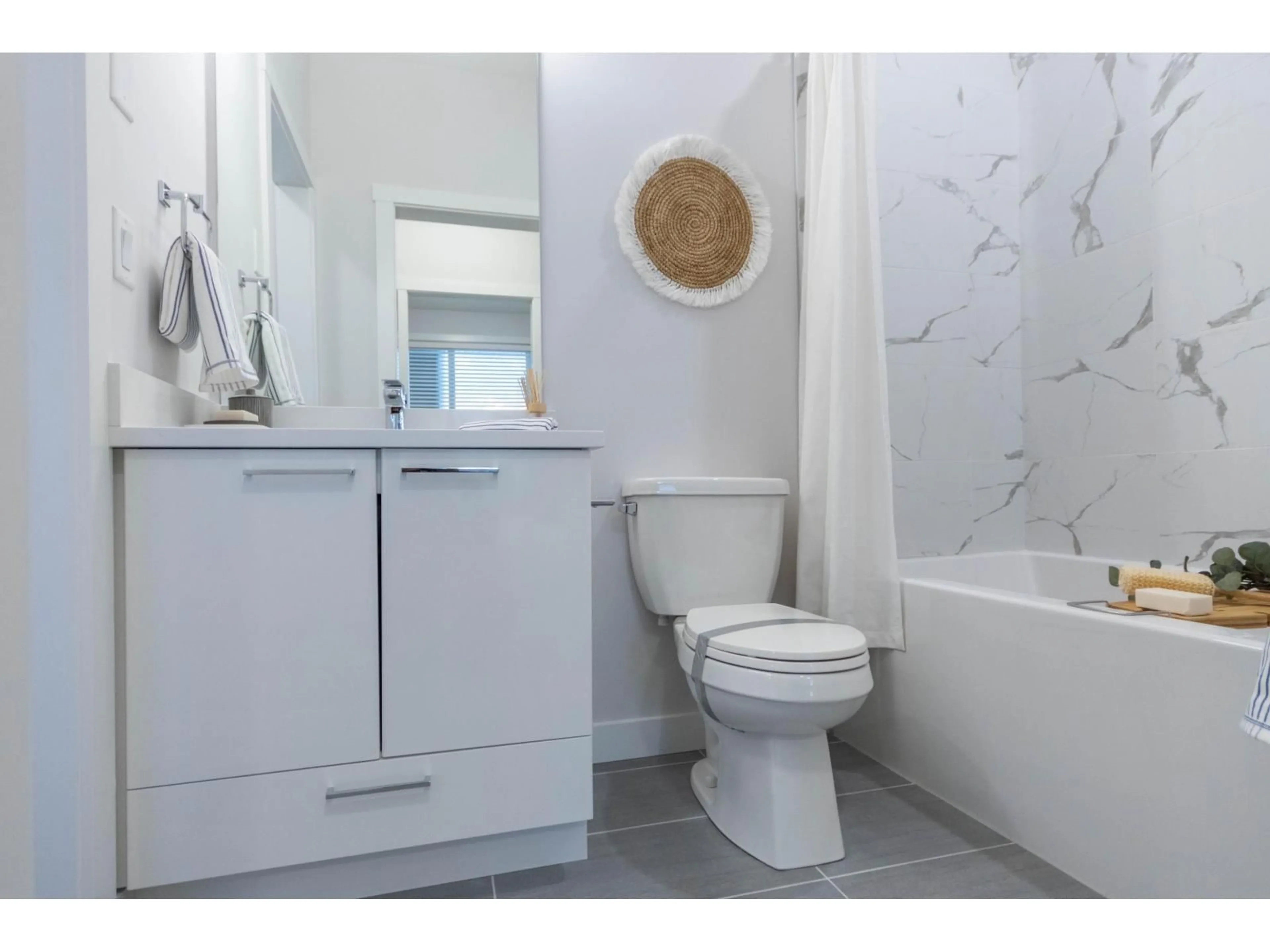 Standard bathroom, ceramic/tile floor for 410 - 7375 HORNE STREET, Mission British Columbia V0V0V0