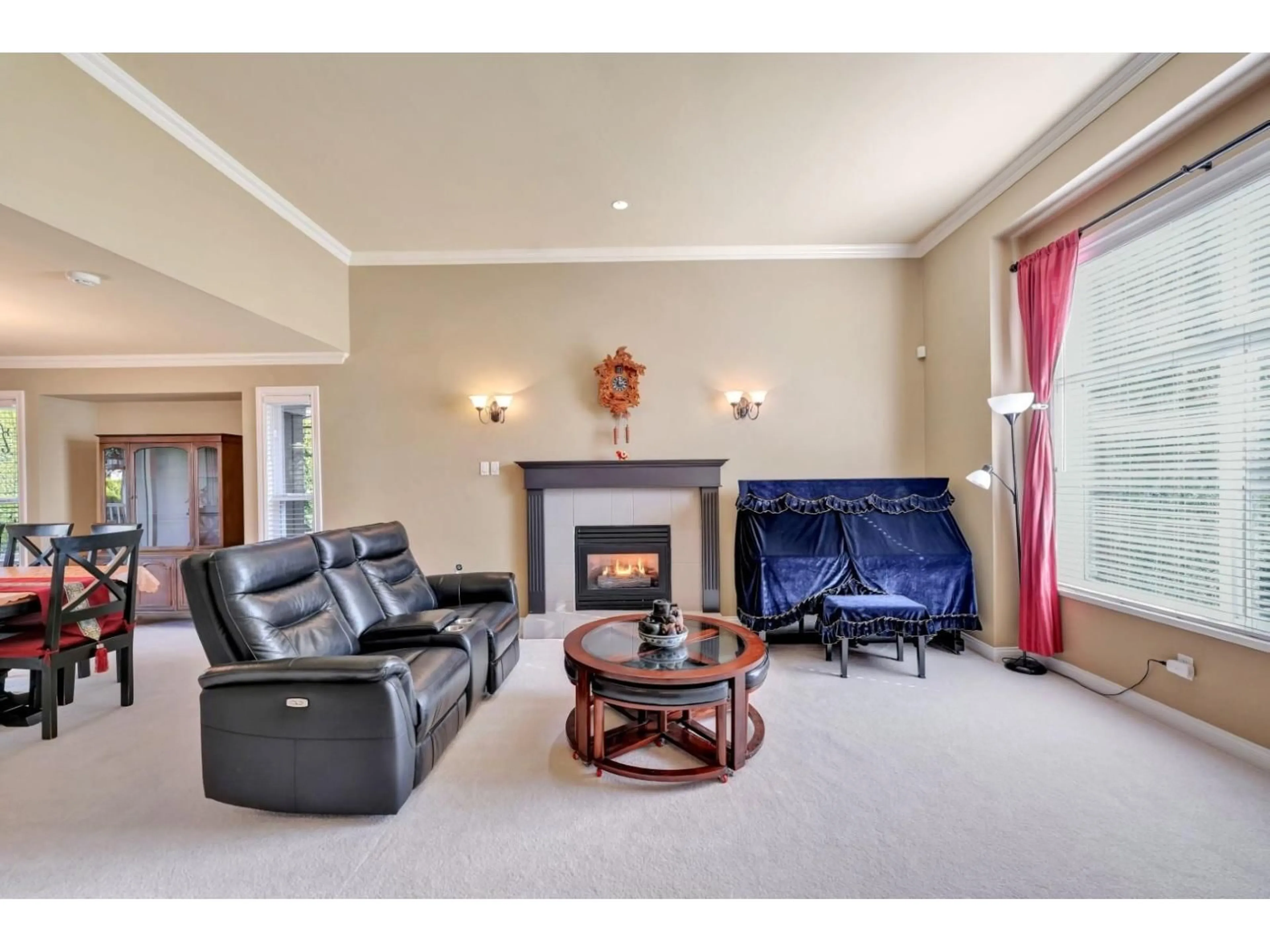 Living room with furniture, carpet floor for 14763 31A AVENUE, Surrey British Columbia V4P3E8