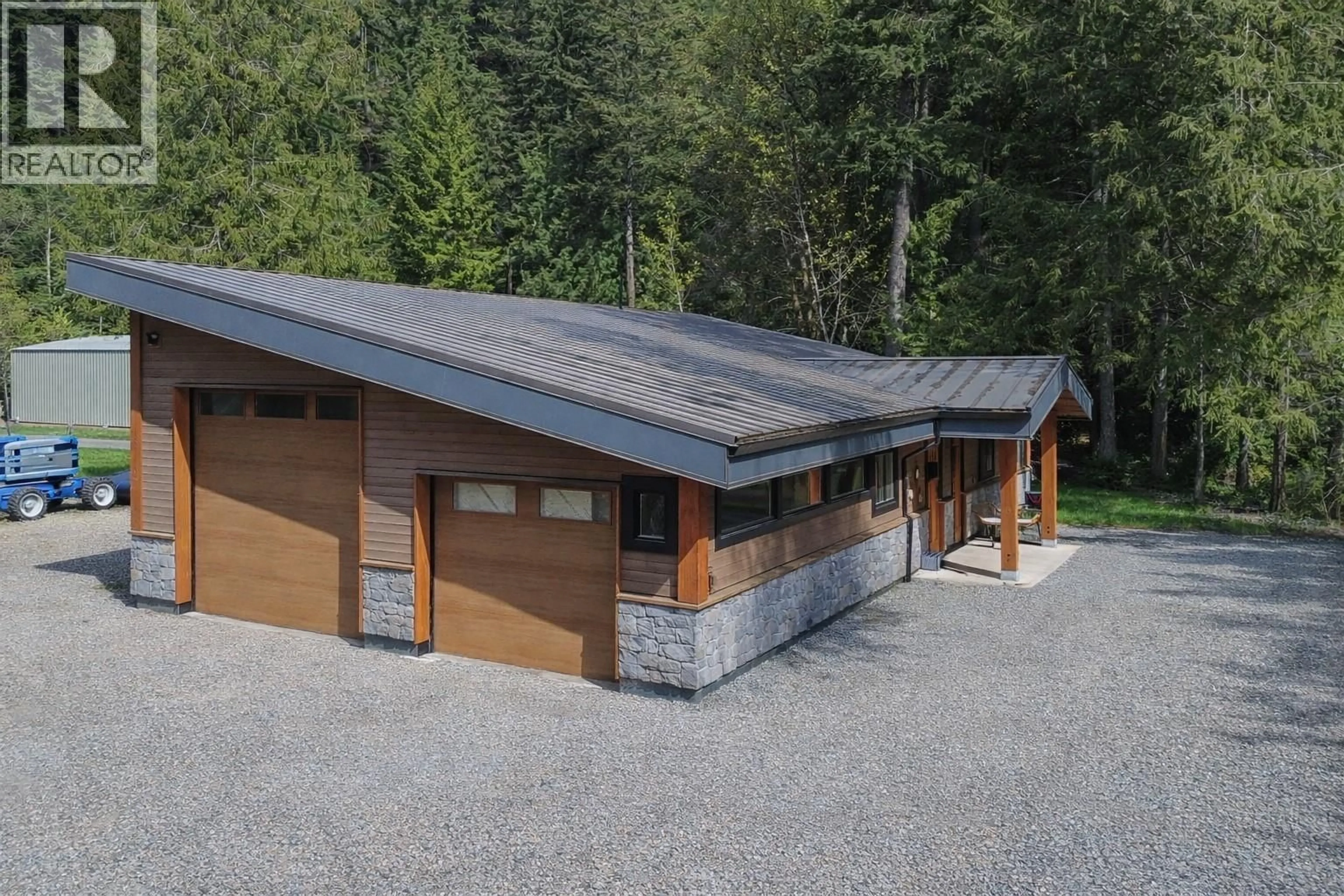 Indoor garage for 3070 MIDNIGHT WAY, Squamish British Columbia V0N1T0