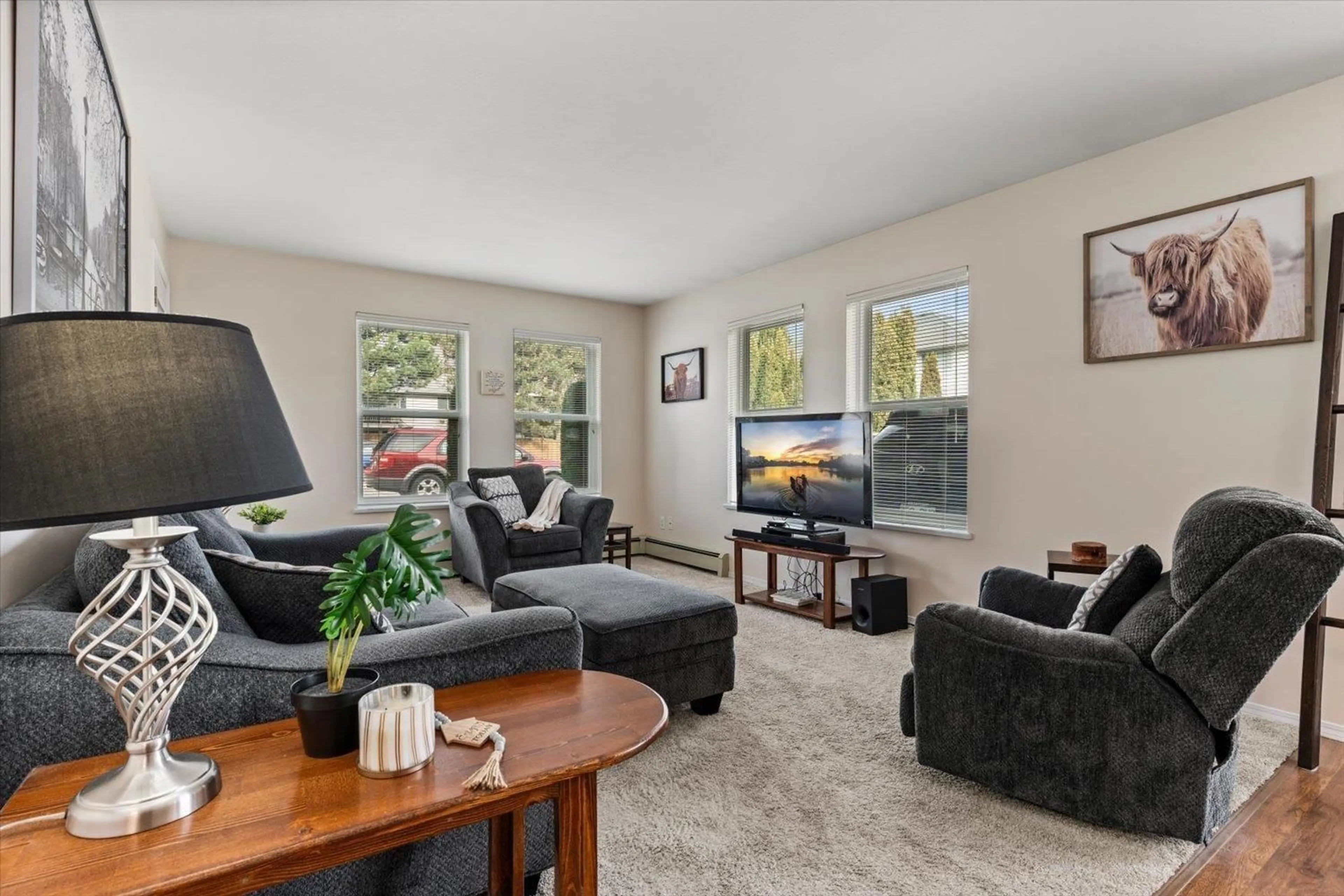 Living room with furniture, unknown for 111 - 45702 WATSON ROAD, Chilliwack British Columbia V2R3E6