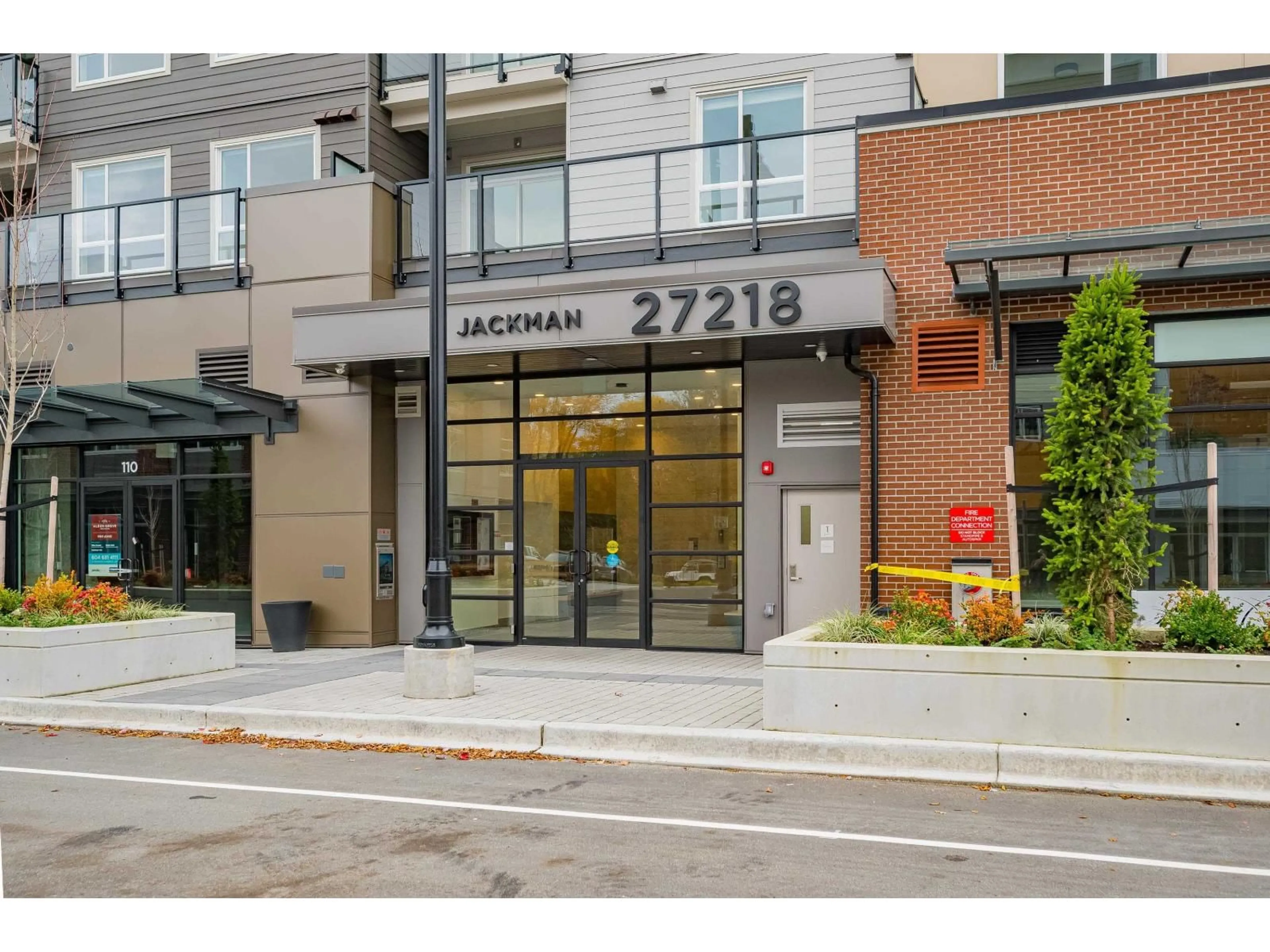 Indoor foyer for 414 - 27218 ALDERGROVE TOWN CENTER DRIVE, Langley British Columbia V4W0E4