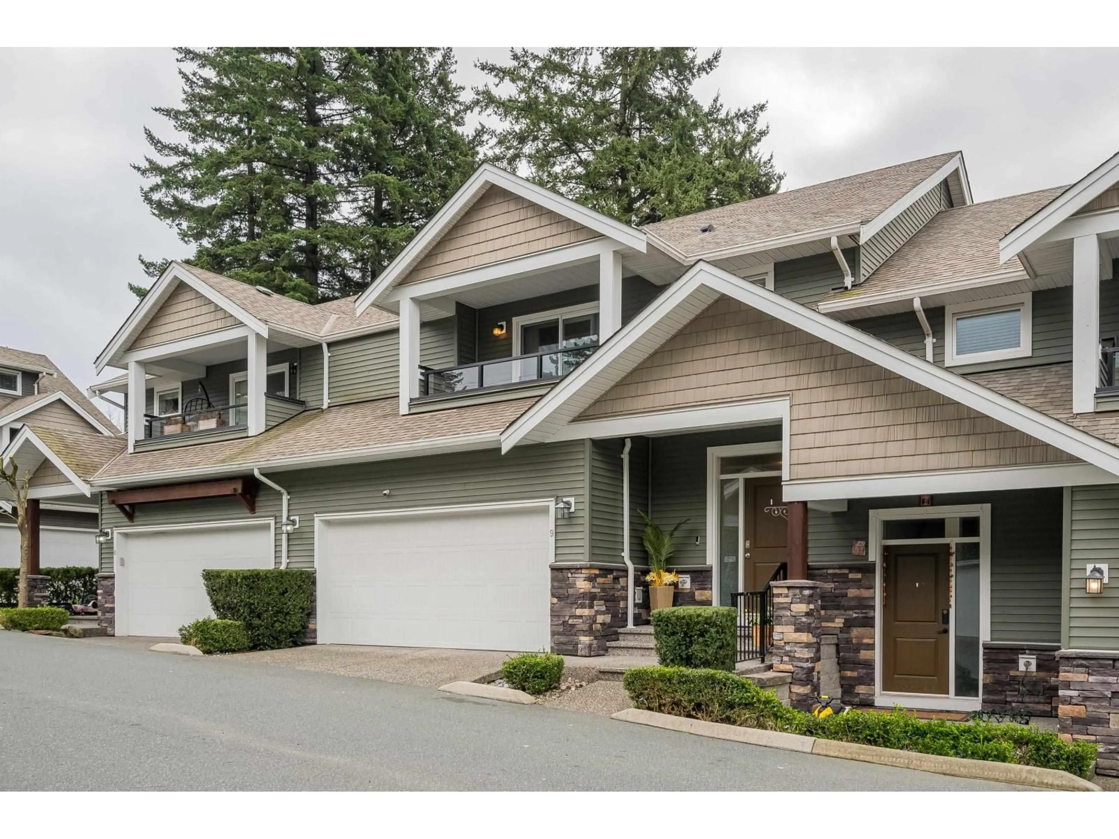 Home with vinyl exterior material, street for 9 - 34130 OLD YALE ROAD, Abbotsford British Columbia V2S2K5
