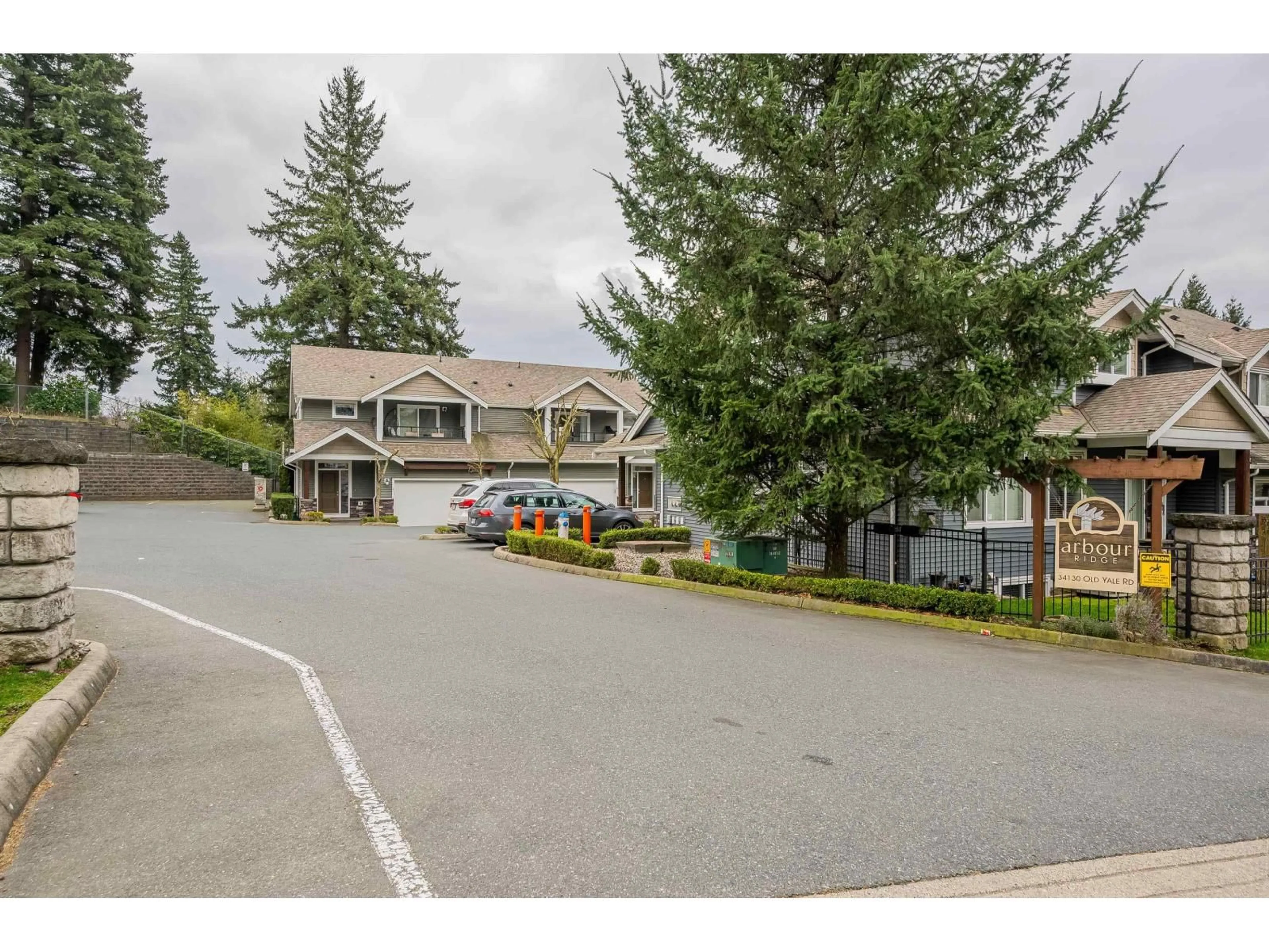 A pic from outside/outdoor area/front of a property/back of a property/a pic from drone, street for 9 - 34130 OLD YALE ROAD, Abbotsford British Columbia V2S2K5