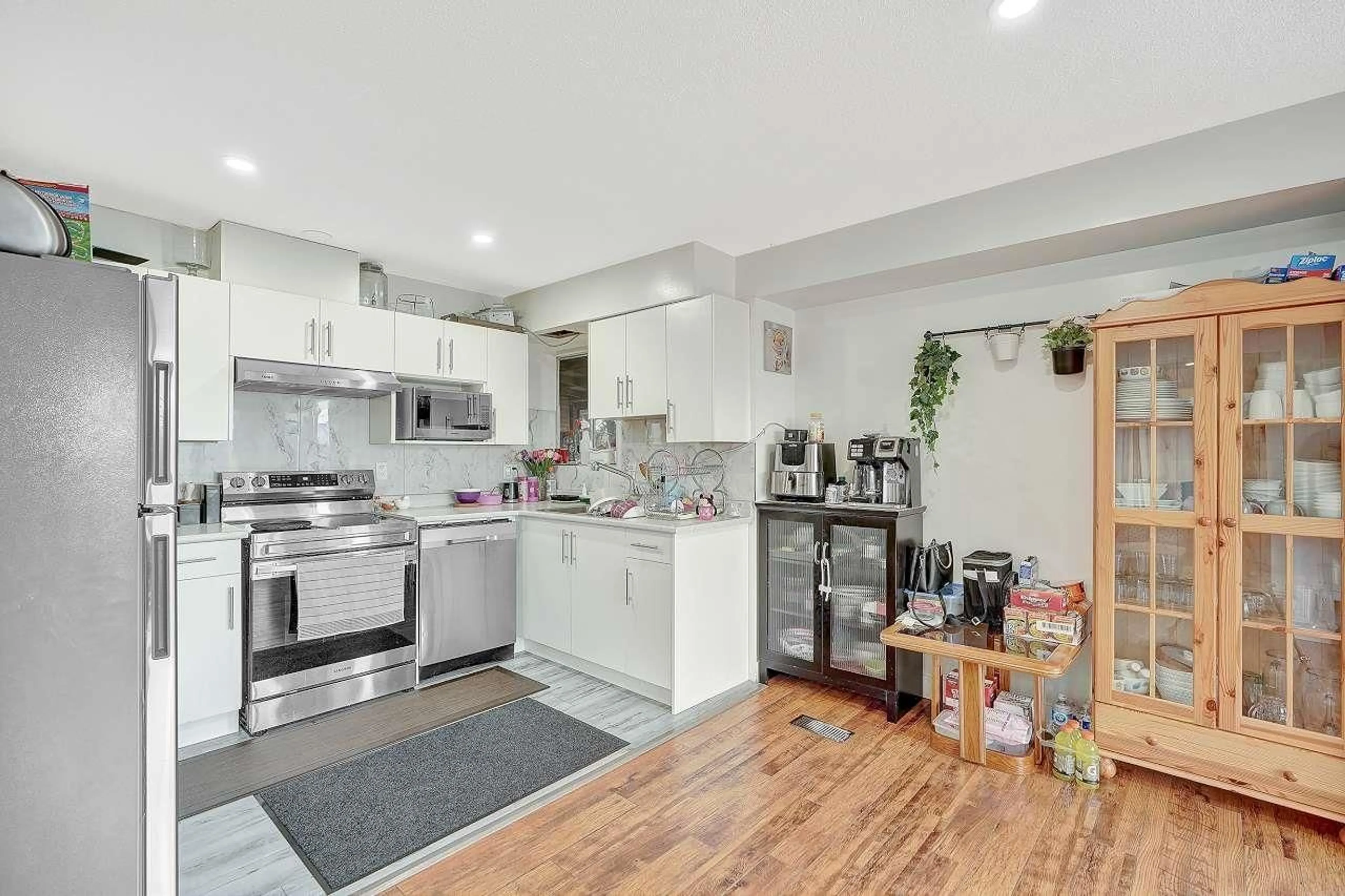 Open concept kitchen, unknown for 11455 139A STREET, Surrey British Columbia V3R3E9