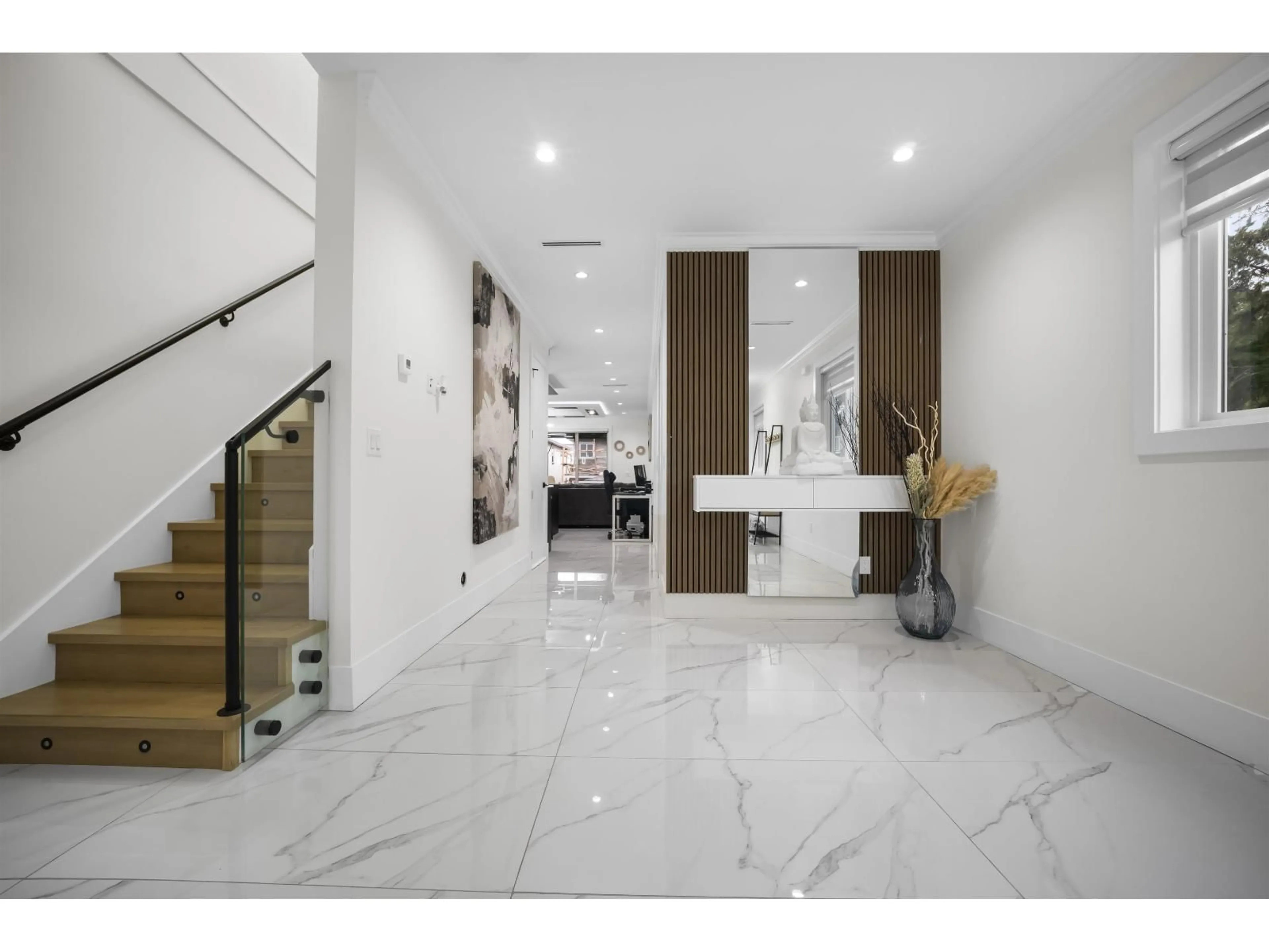 Indoor foyer for 11693 95A AVENUE, Delta British Columbia V4C7P6