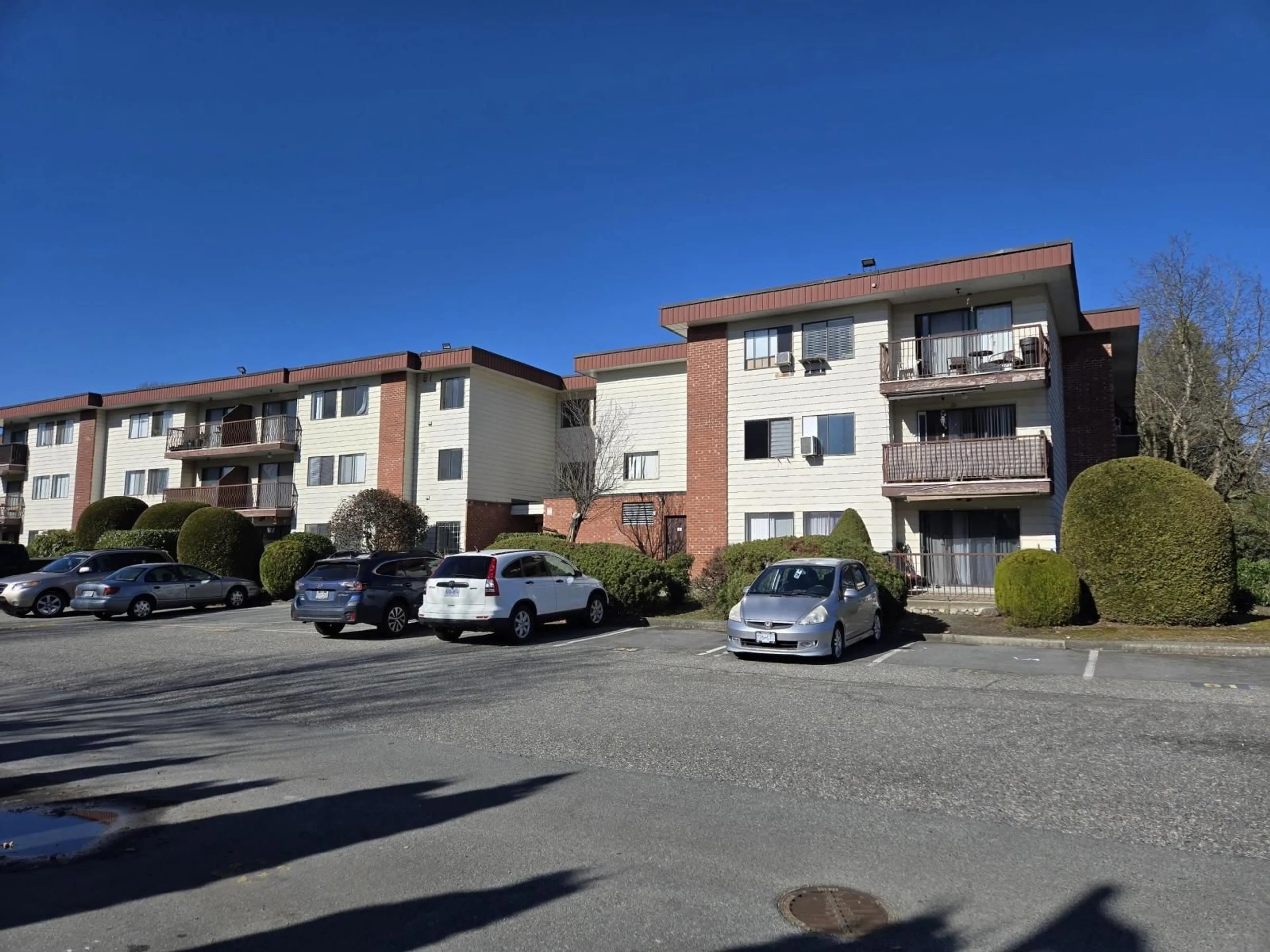 A pic from outside/outdoor area/front of a property/back of a property/a pic from drone, street for 129 - 1909 SALTON ROAD, Abbotsford British Columbia V2S5B6