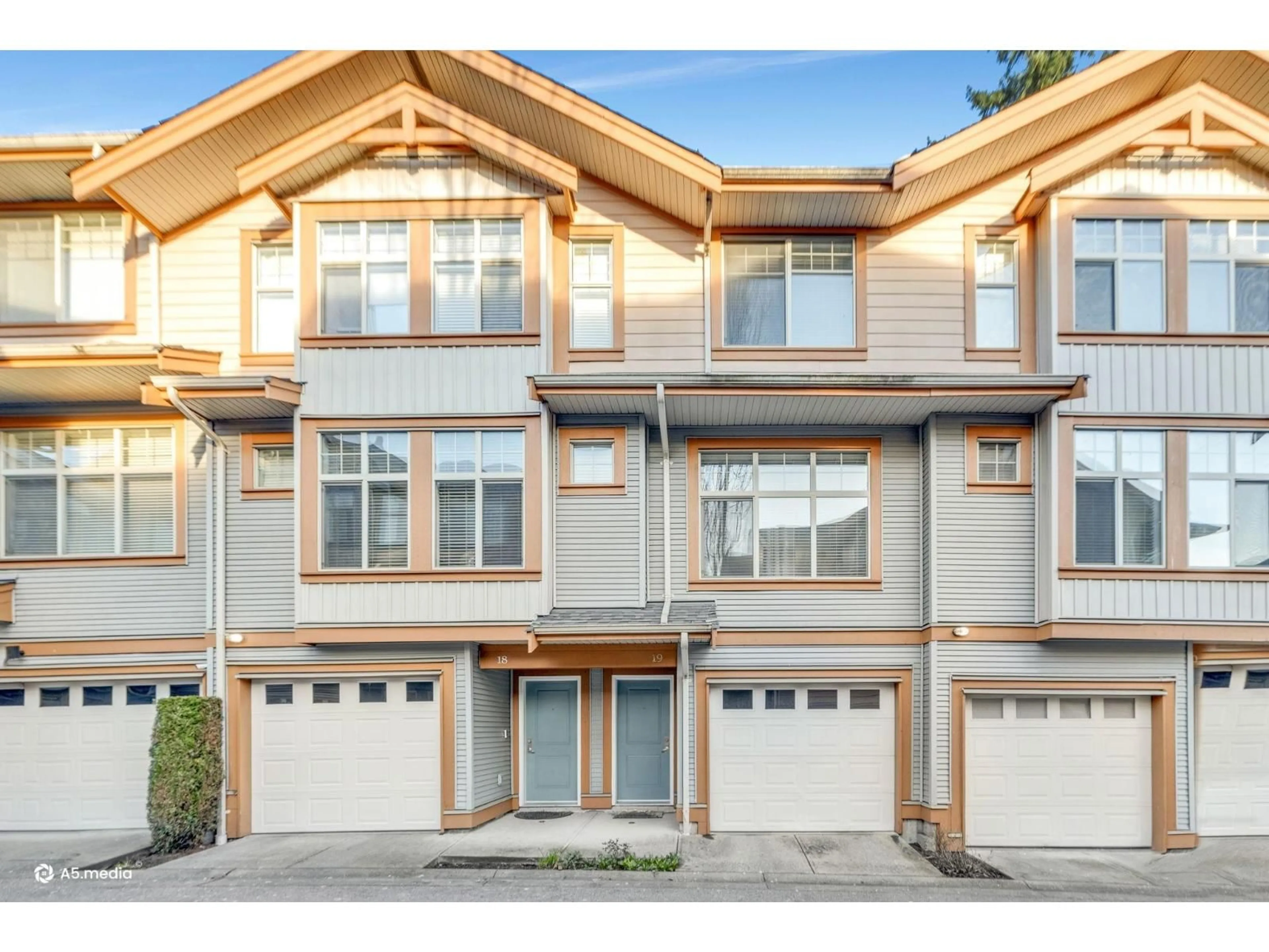 Home with vinyl exterior material, street for 19 - 12036 66 AVENUE, Surrey British Columbia V4A1P9