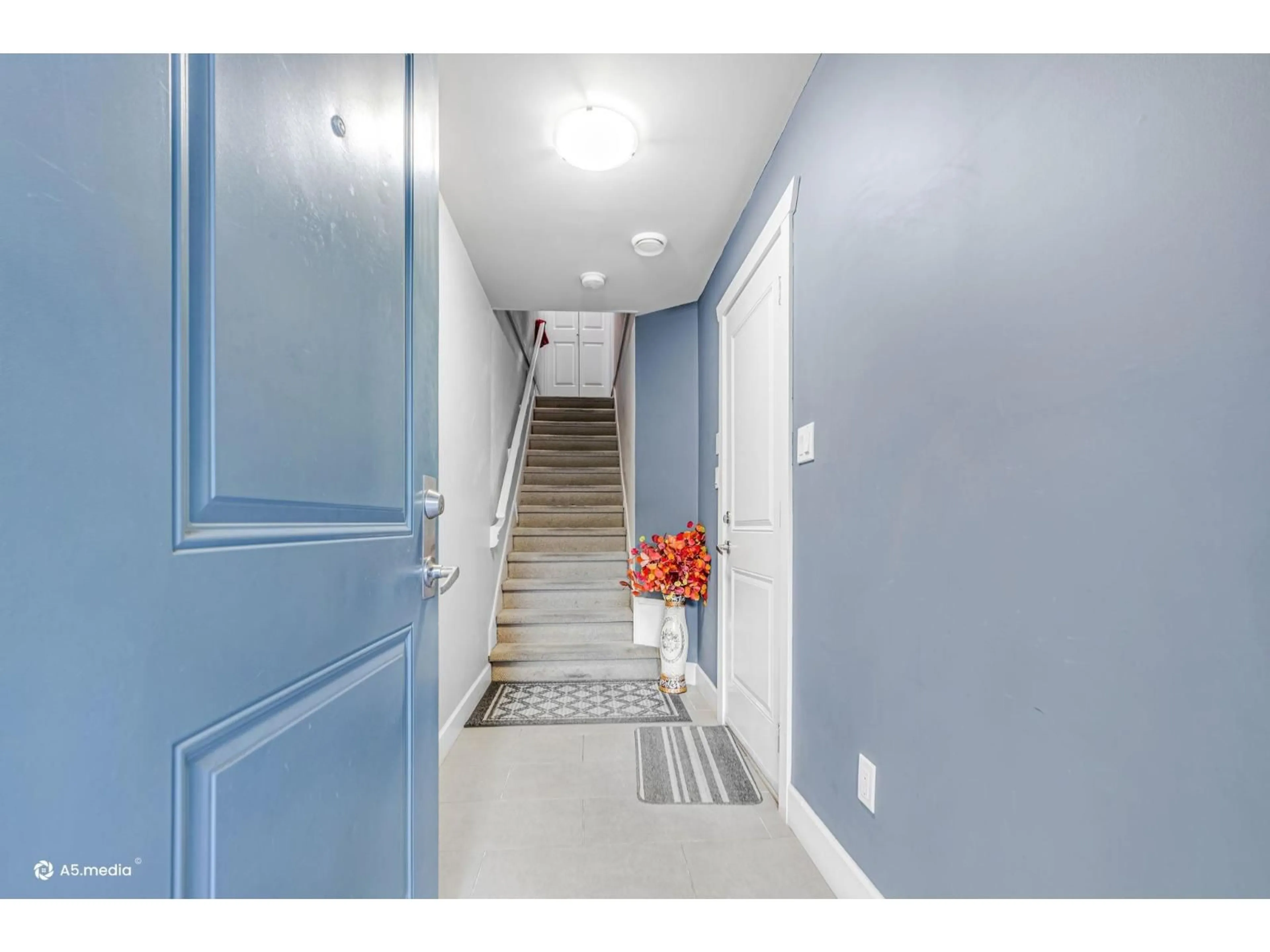 Indoor entryway for 19 - 12036 66 AVENUE, Surrey British Columbia V4A1P9