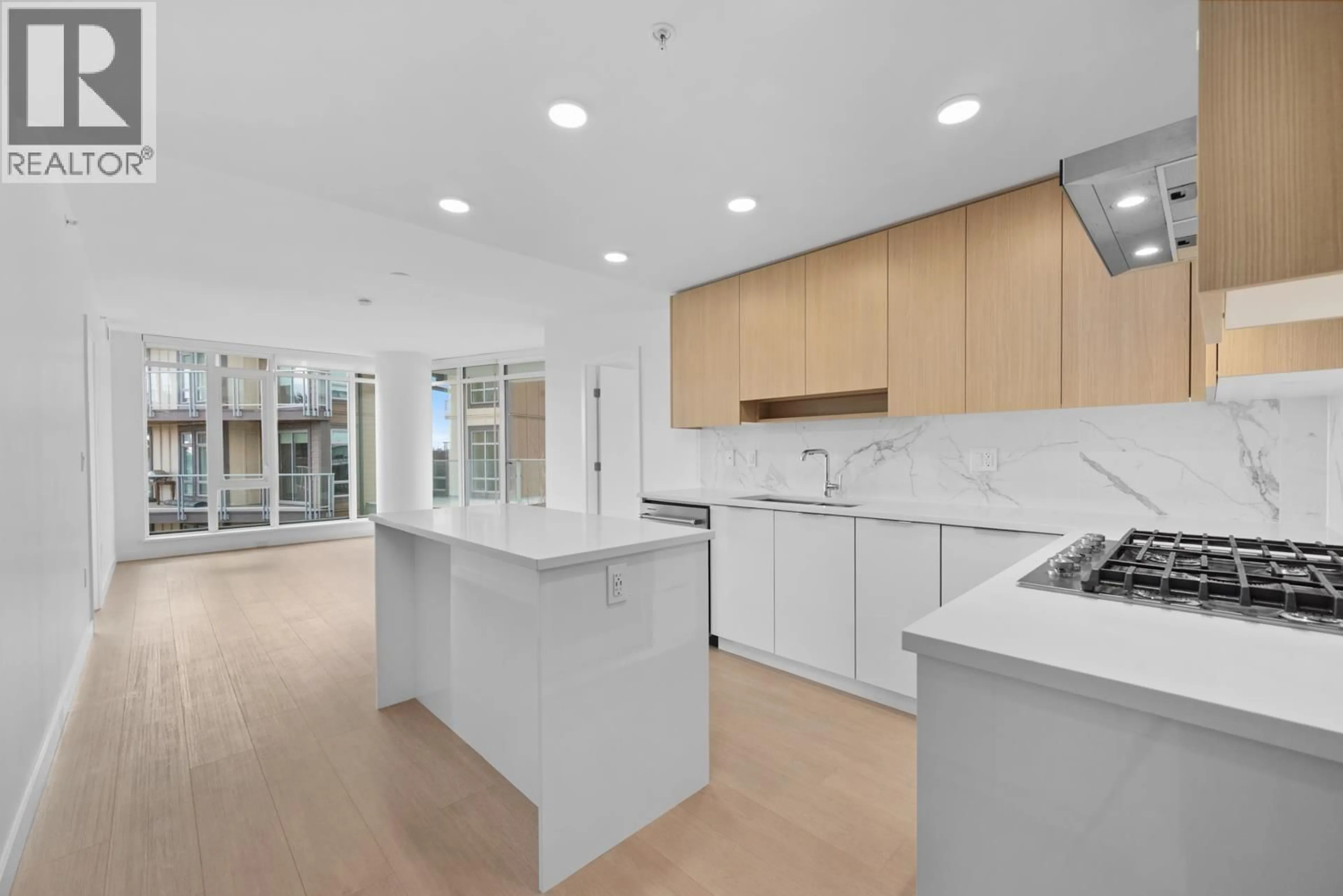 Open concept kitchen, ceramic/tile floor for 202 - 7769 PARK CRESCENT, Burnaby British Columbia V3N0J7