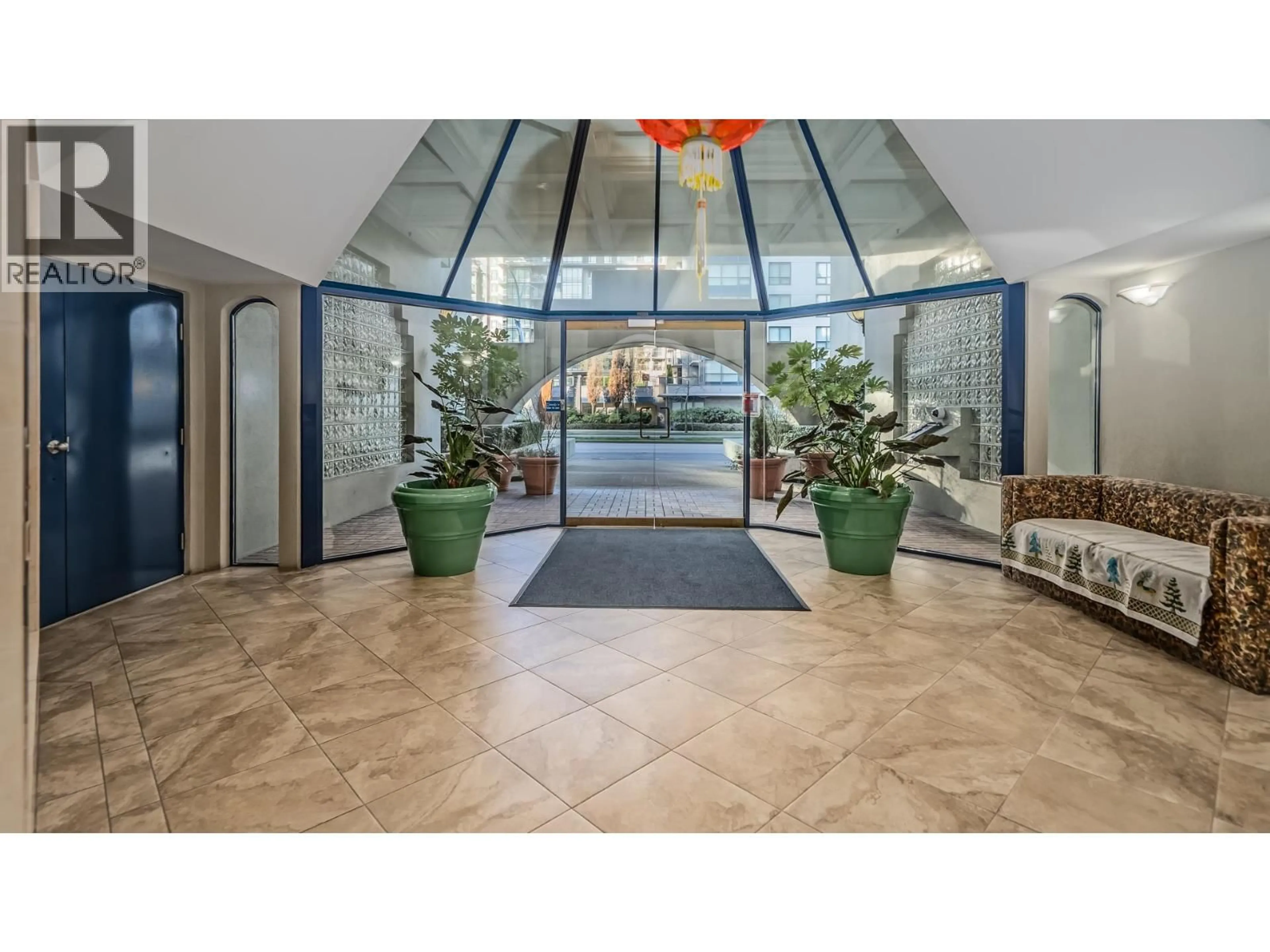 Indoor foyer for 909 - 6088 MINORU BOULEVARD, Richmond British Columbia V6Y4A8