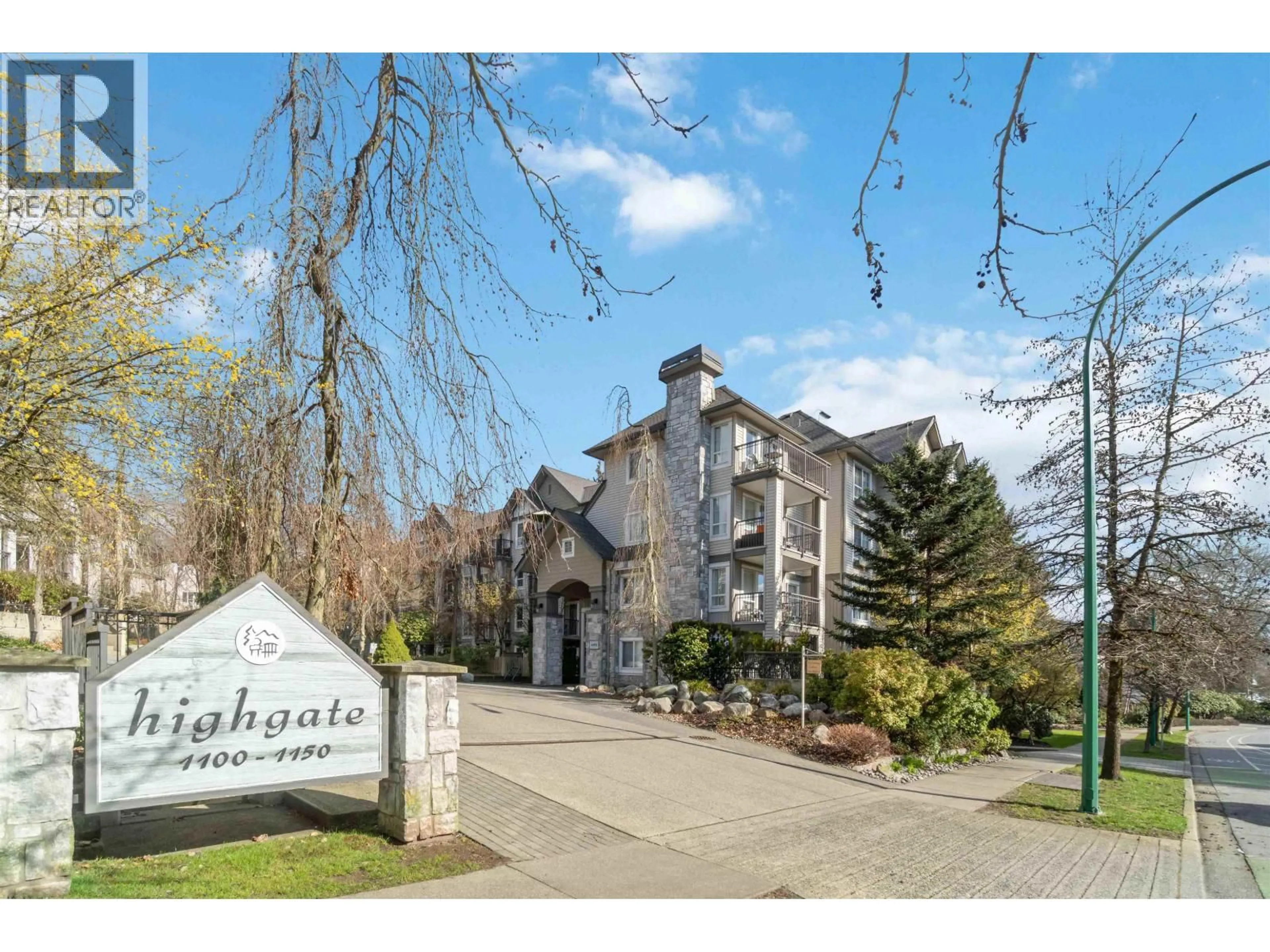 A pic from outside/outdoor area/front of a property/back of a property/a pic from drone, street for 406 - 1150 29TH STREET, North Vancouver British Columbia V7K3E2