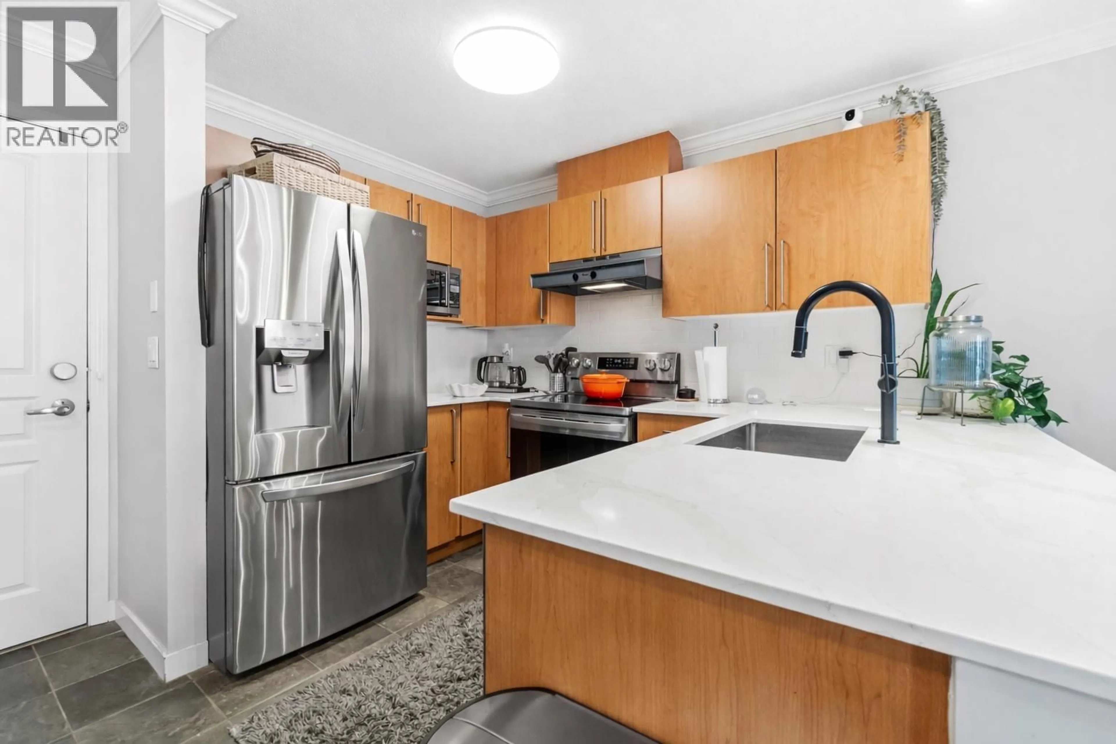 Standard kitchen, unknown for 406 - 1150 29TH STREET, North Vancouver British Columbia V7K3E2