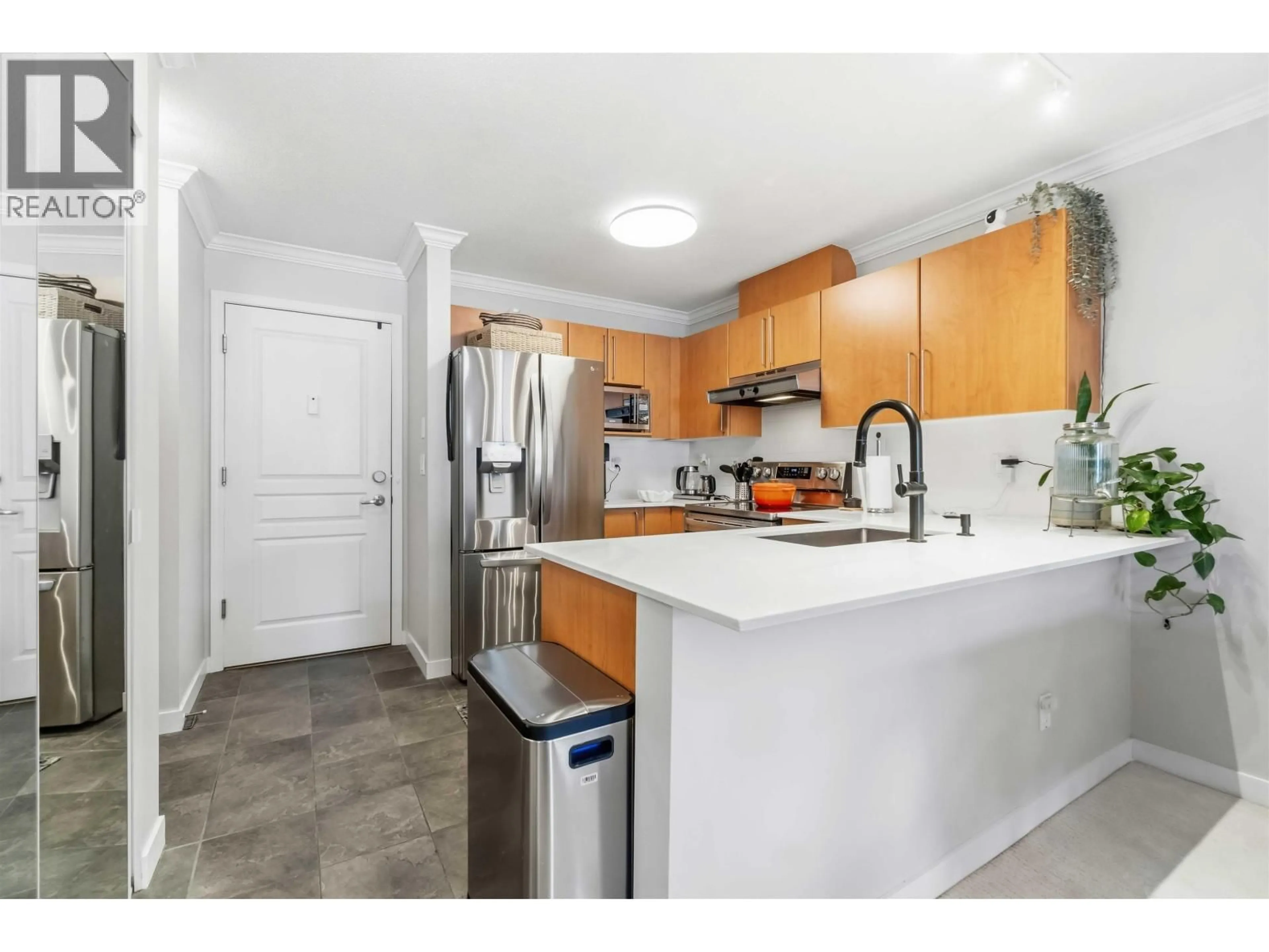Standard kitchen, ceramic/tile floor for 406 - 1150 29TH STREET, North Vancouver British Columbia V7K3E2