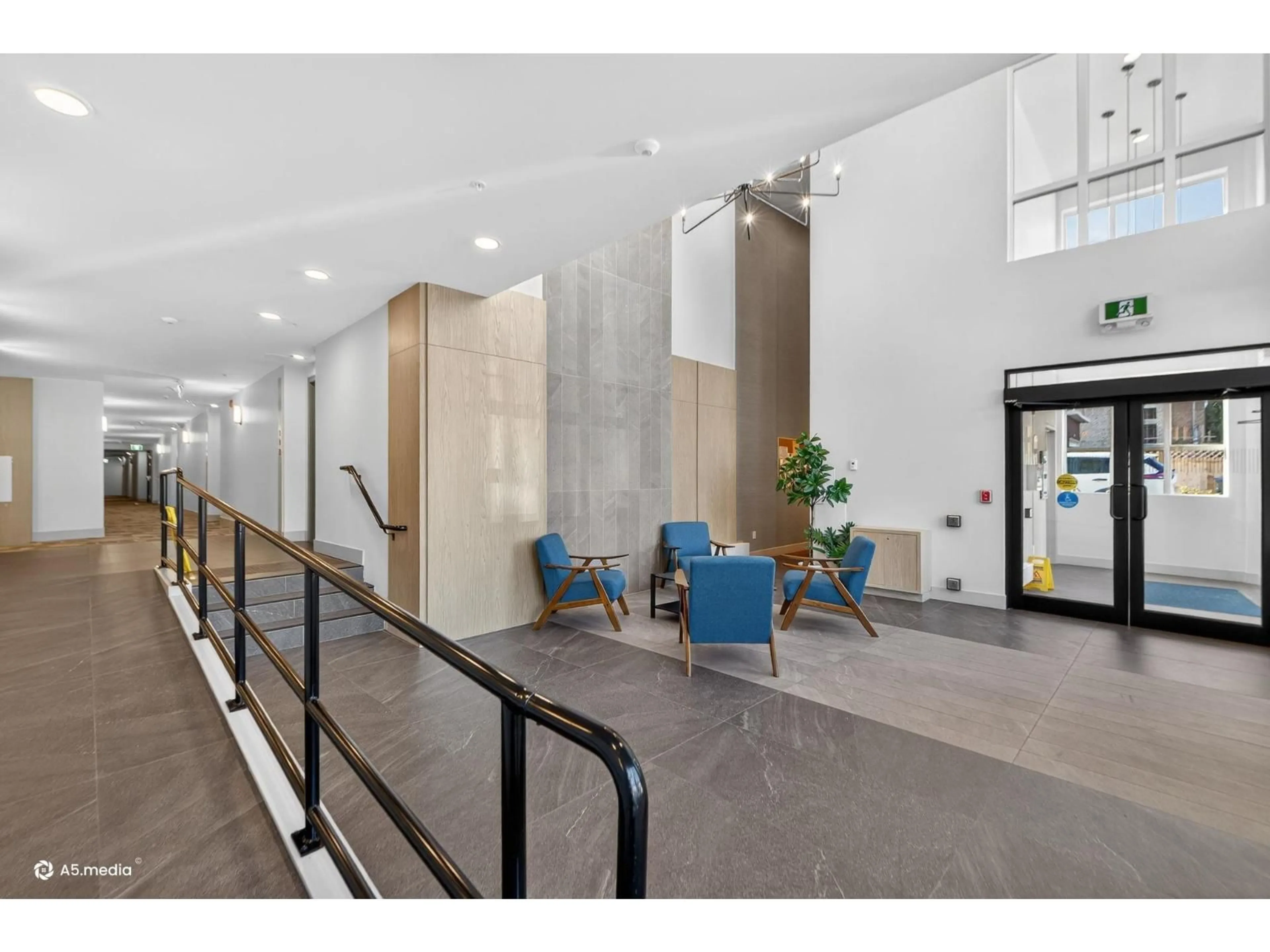 Indoor foyer for 319 - 13458 95 AVENUE, Surrey British Columbia V3V0H1