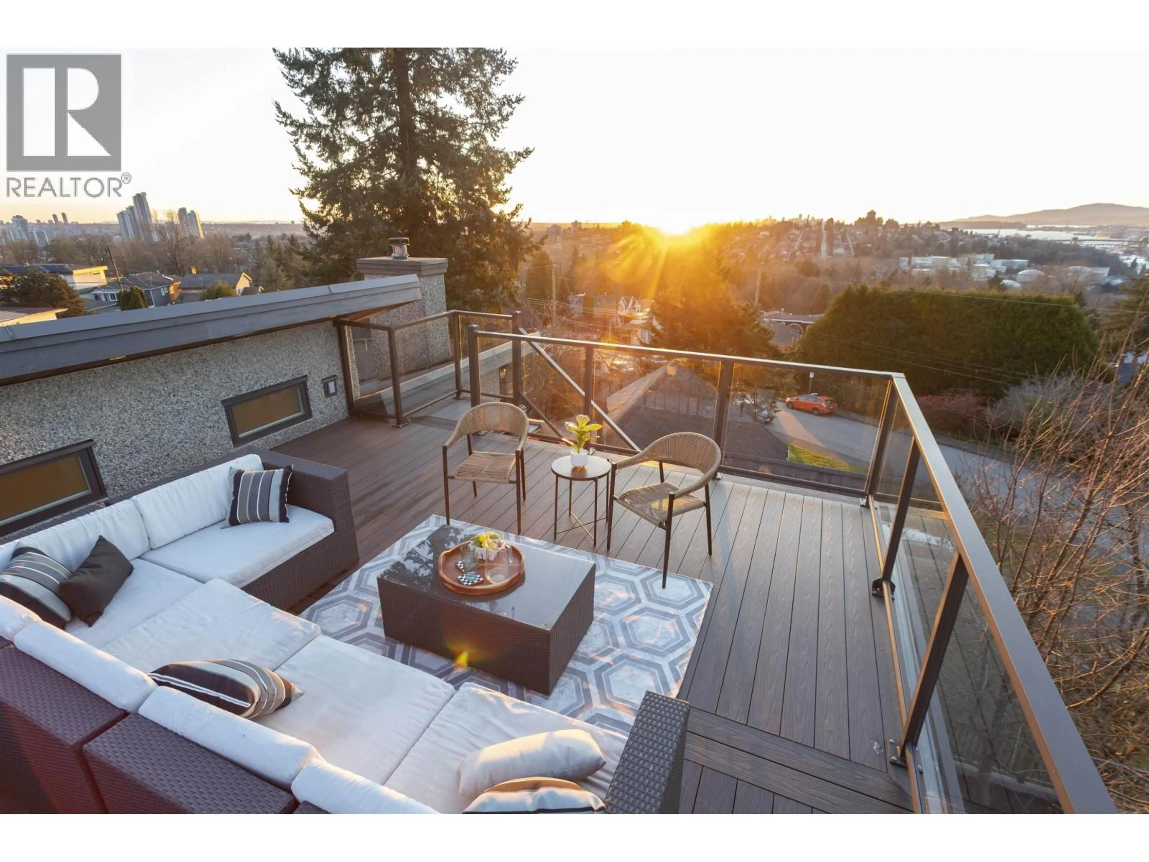 Patio, unknown for 4850 ETON STREET, Burnaby British Columbia V5C1K9