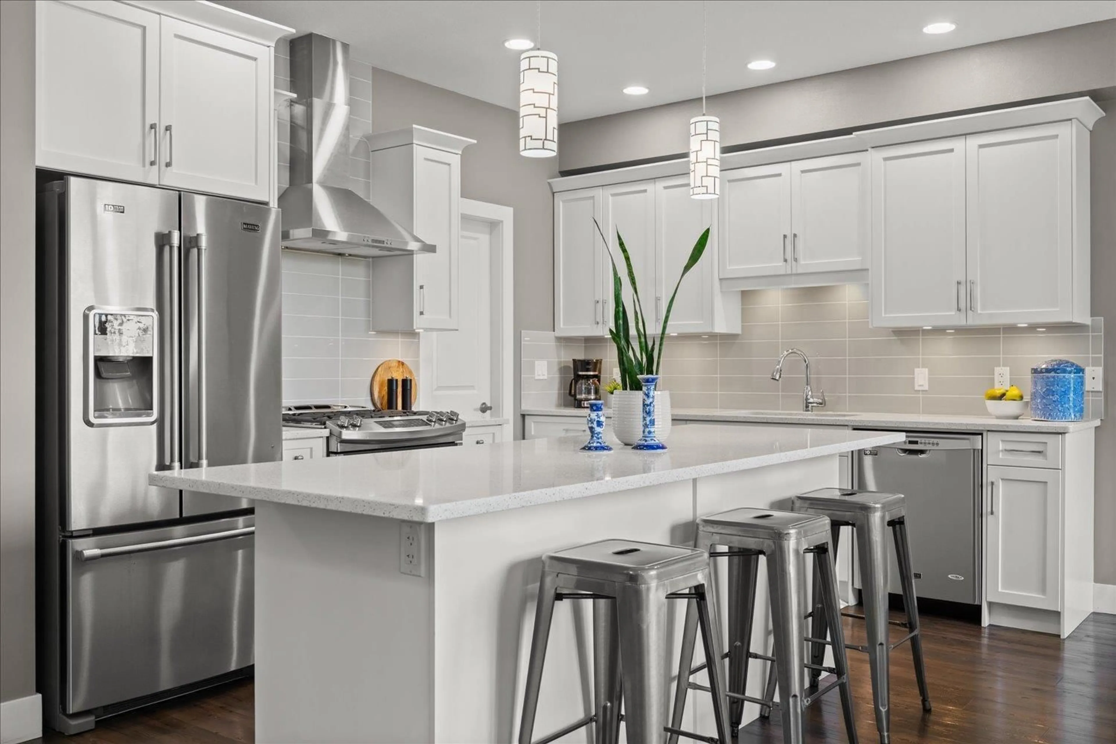 Contemporary kitchen, ceramic/tile floor for 7569 DICKINSON PLACE, Chilliwack British Columbia V4Z1J6