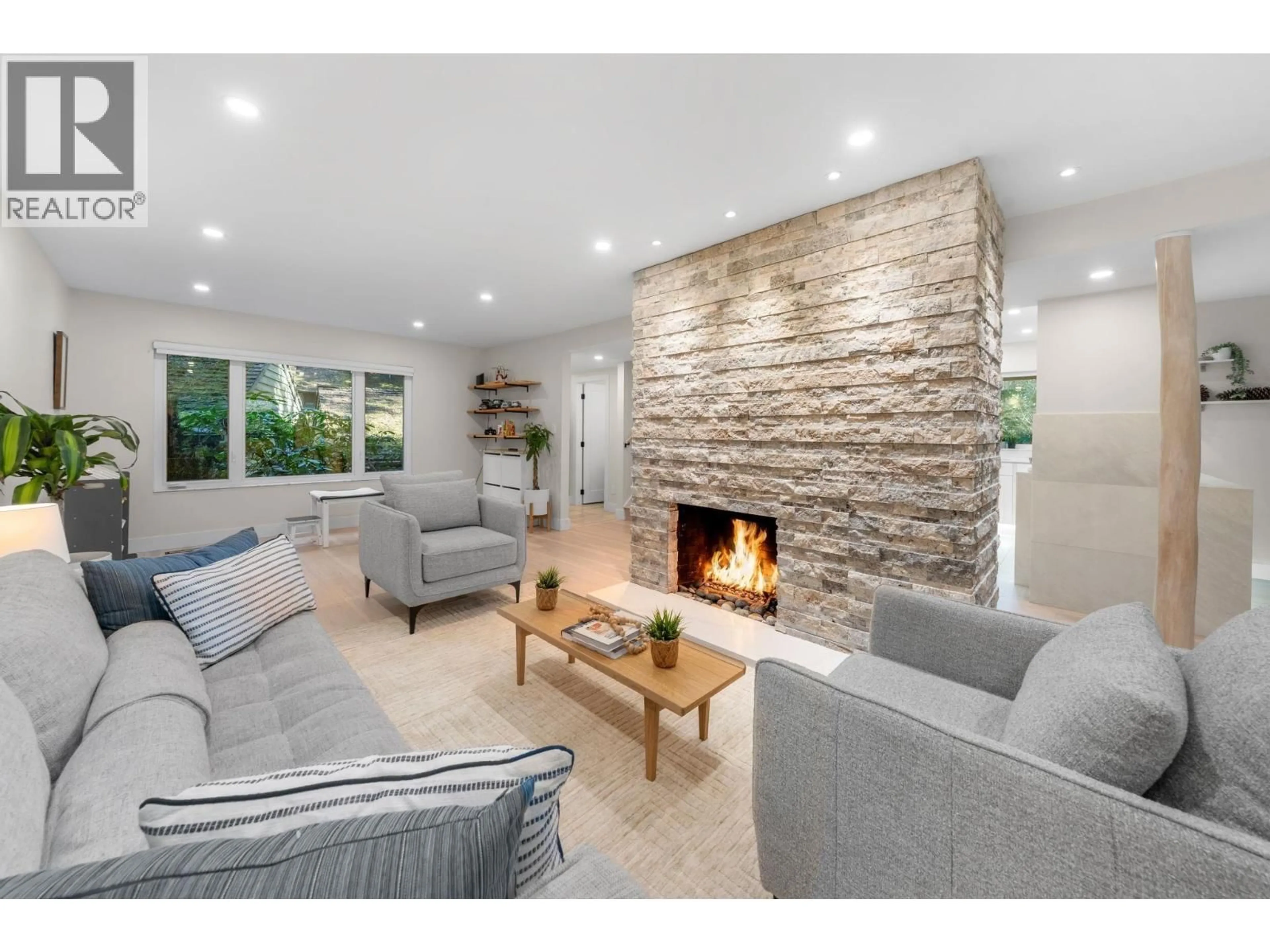 Living room with furniture, unknown for 867 FREDERICK ROAD, North Vancouver British Columbia V7K2Y5