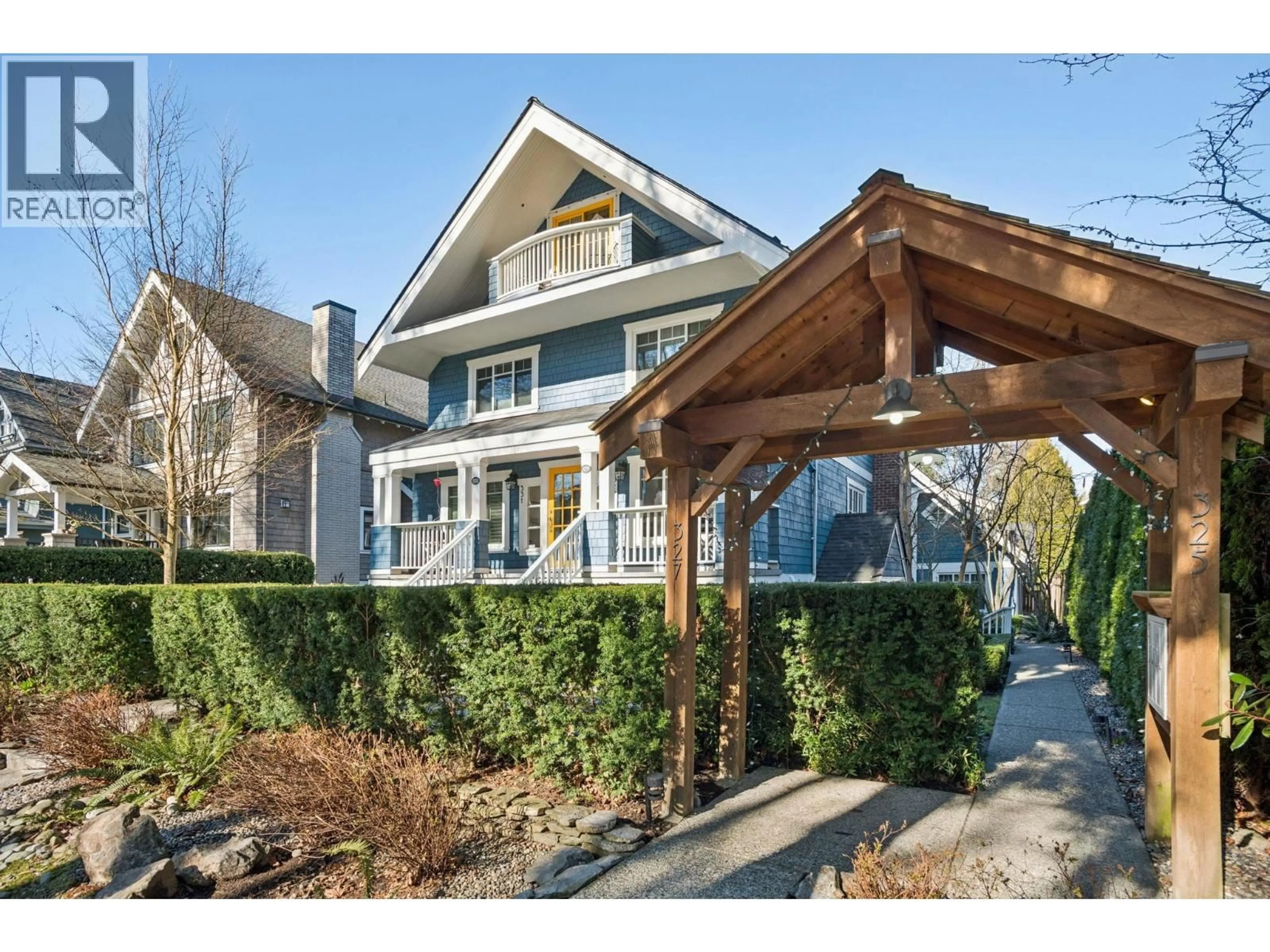 Unknown for 327 15TH AVENUE, Vancouver British Columbia V5Y1Y3