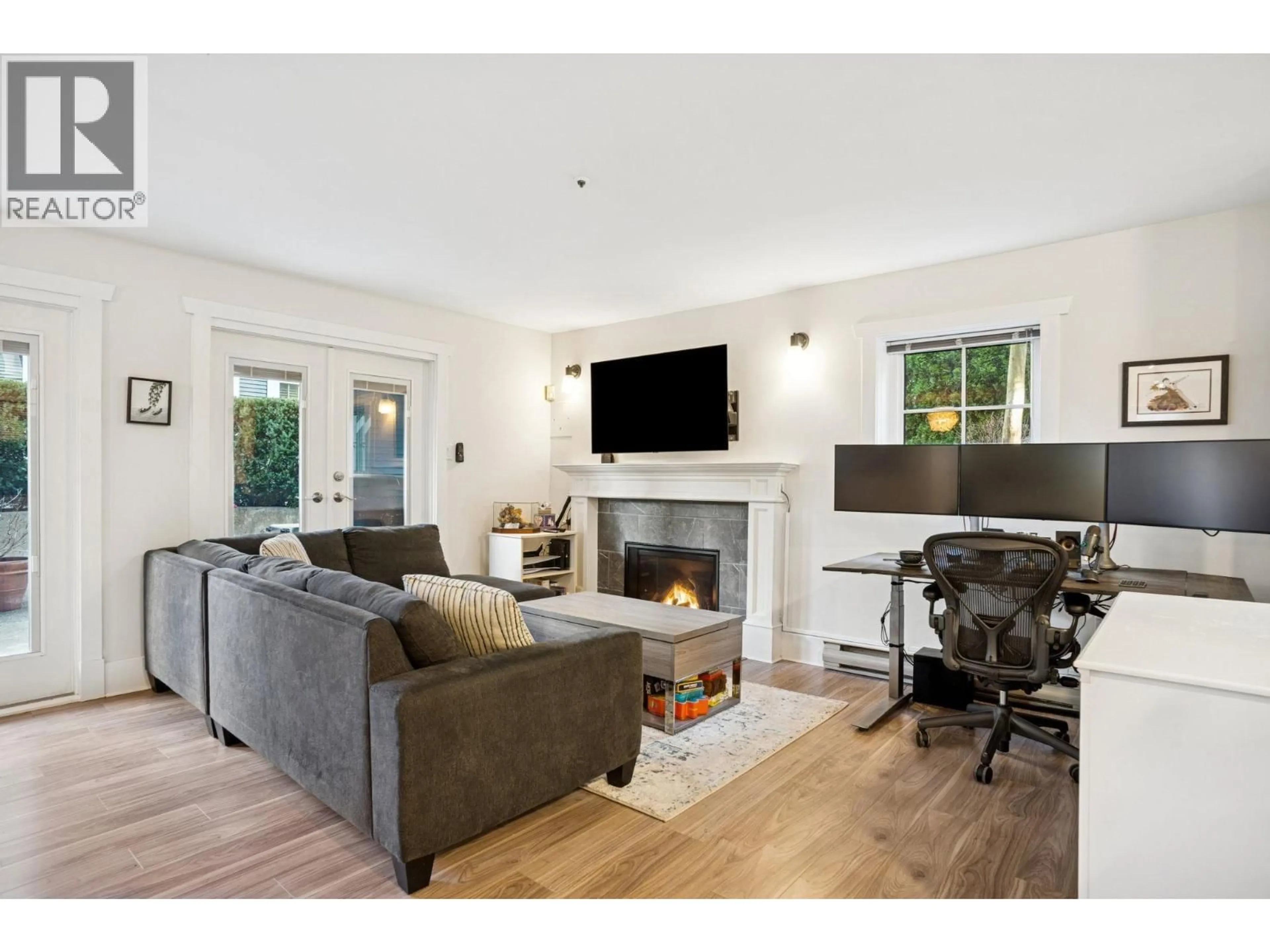 Living room with furniture, wood/laminate floor for 327 15TH AVENUE, Vancouver British Columbia V5Y1Y3