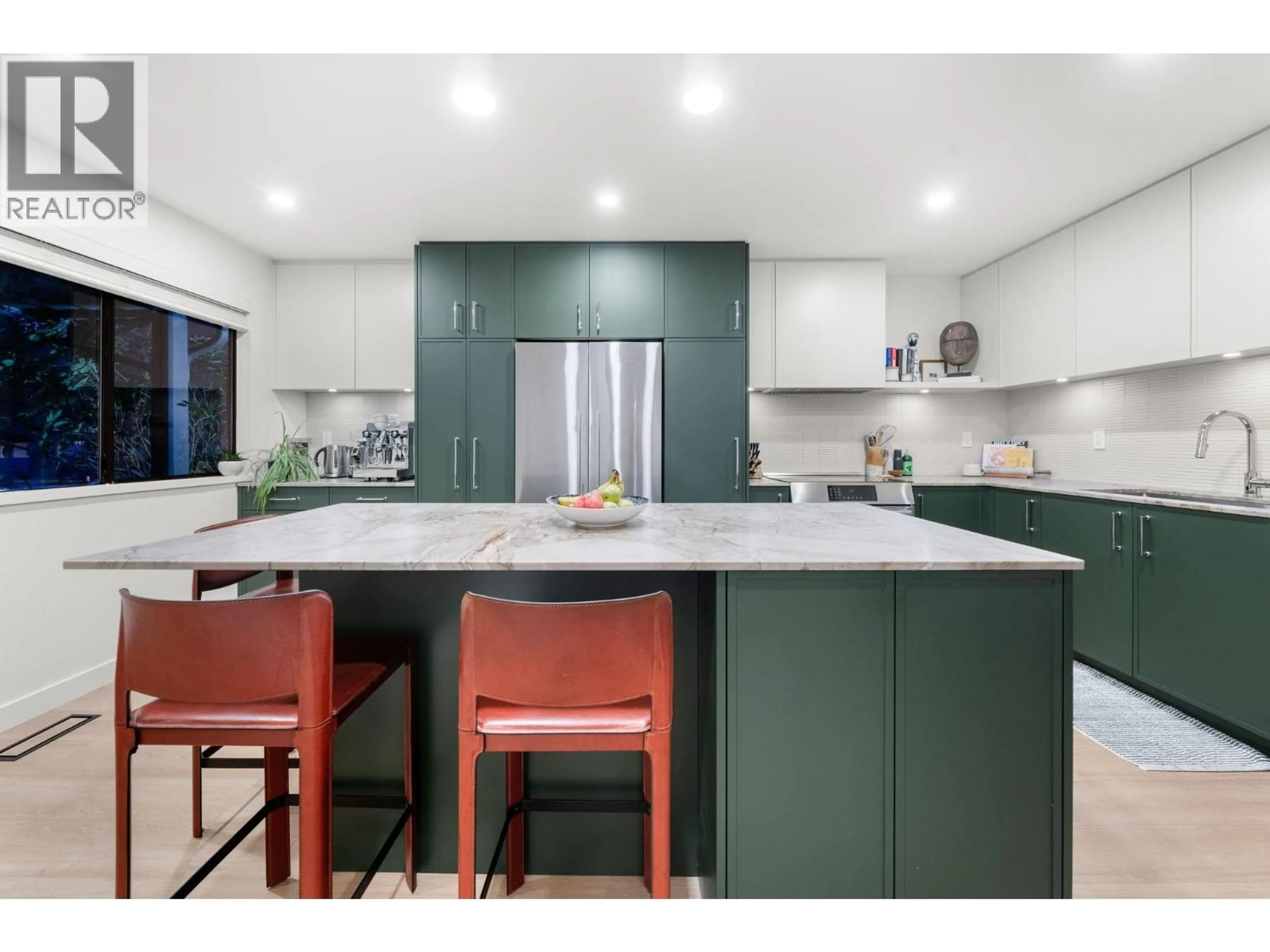 Open concept kitchen, ceramic/tile floor for 34 - 1910 CEDAR VILLAGE CRESCENT, North Vancouver British Columbia V7J3L8