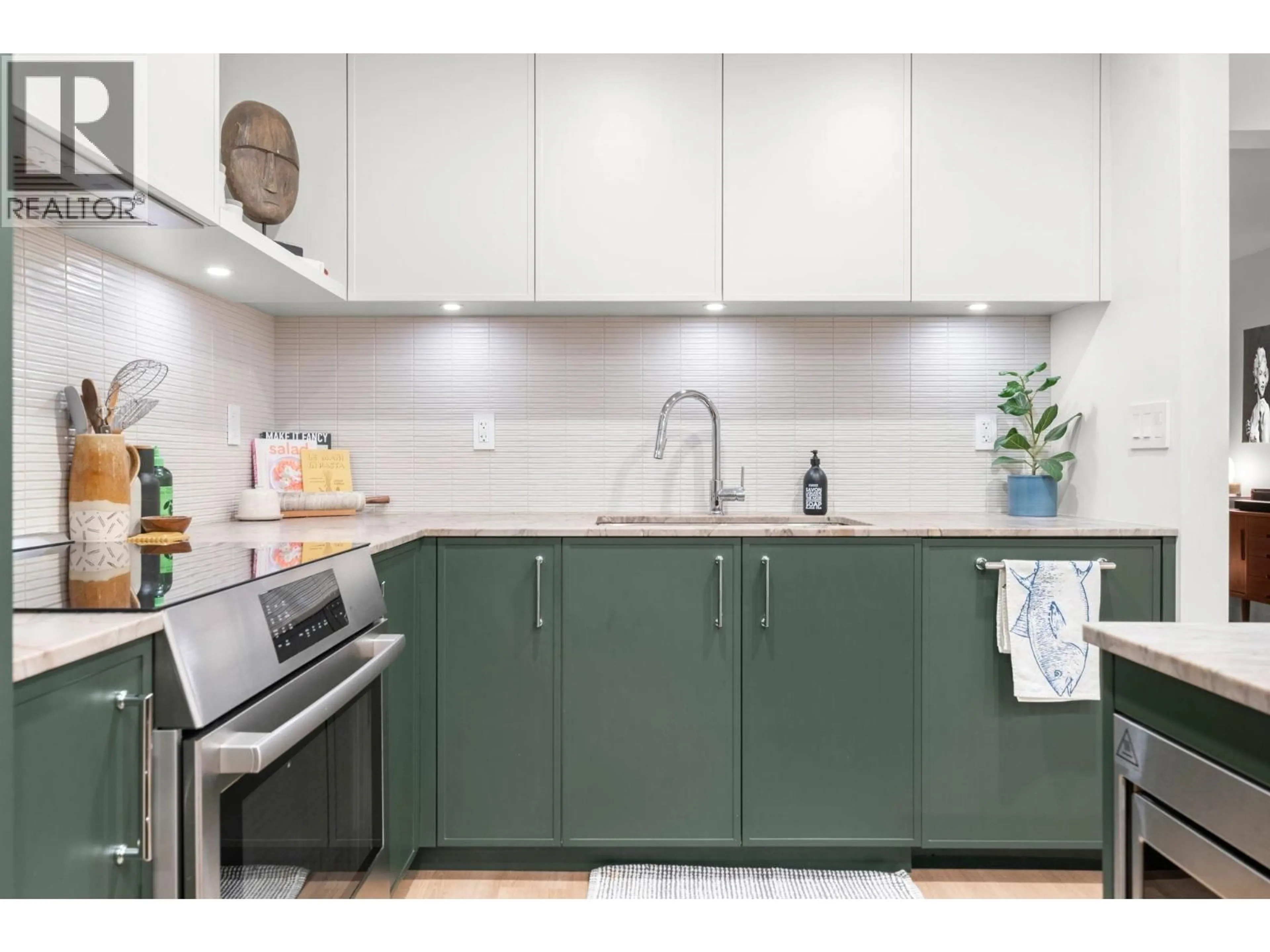 Standard kitchen, unknown for 34 - 1910 CEDAR VILLAGE CRESCENT, North Vancouver British Columbia V7J3L8