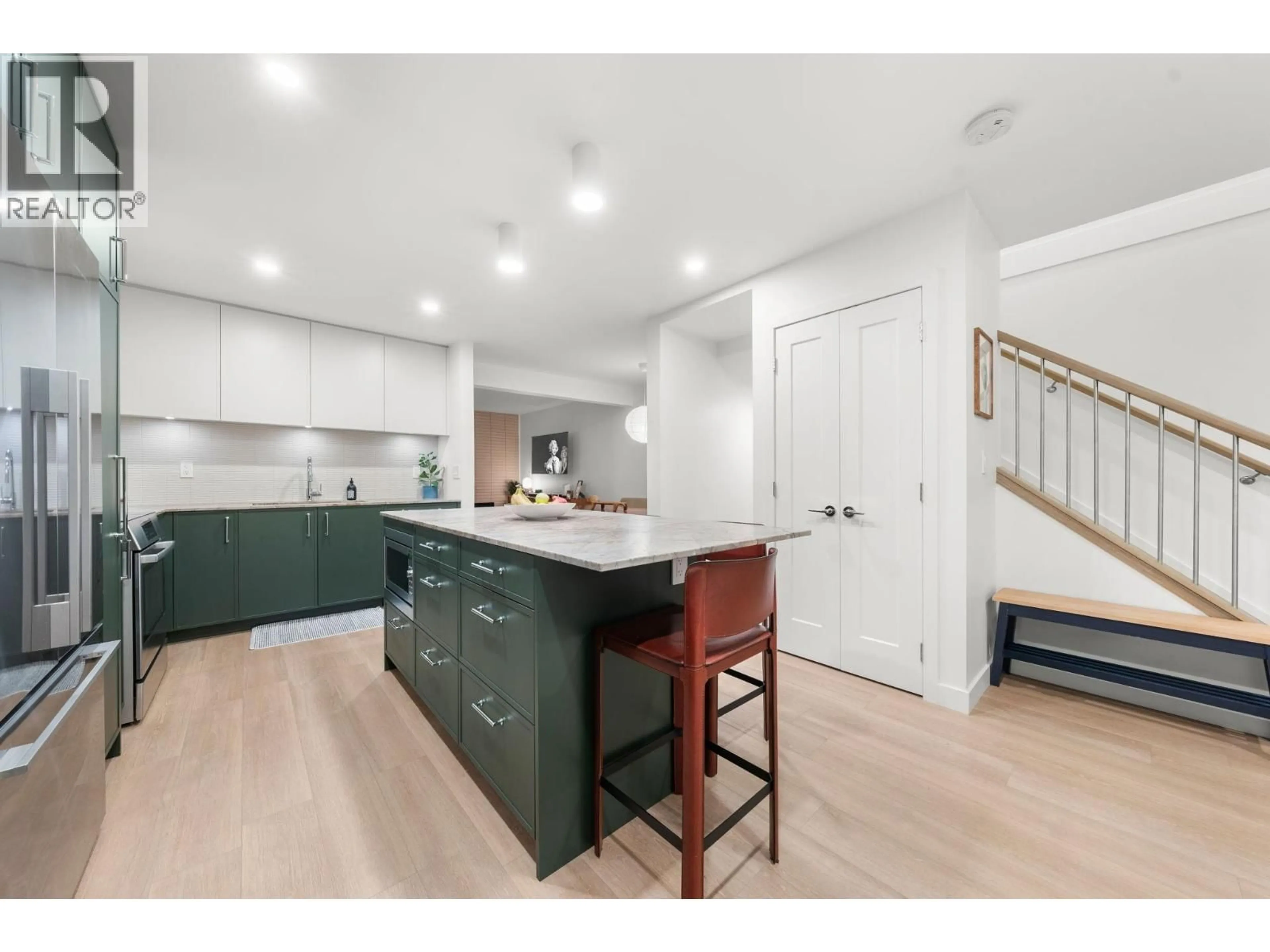 Open concept kitchen, unknown for 34 - 1910 CEDAR VILLAGE CRESCENT, North Vancouver British Columbia V7J3L8