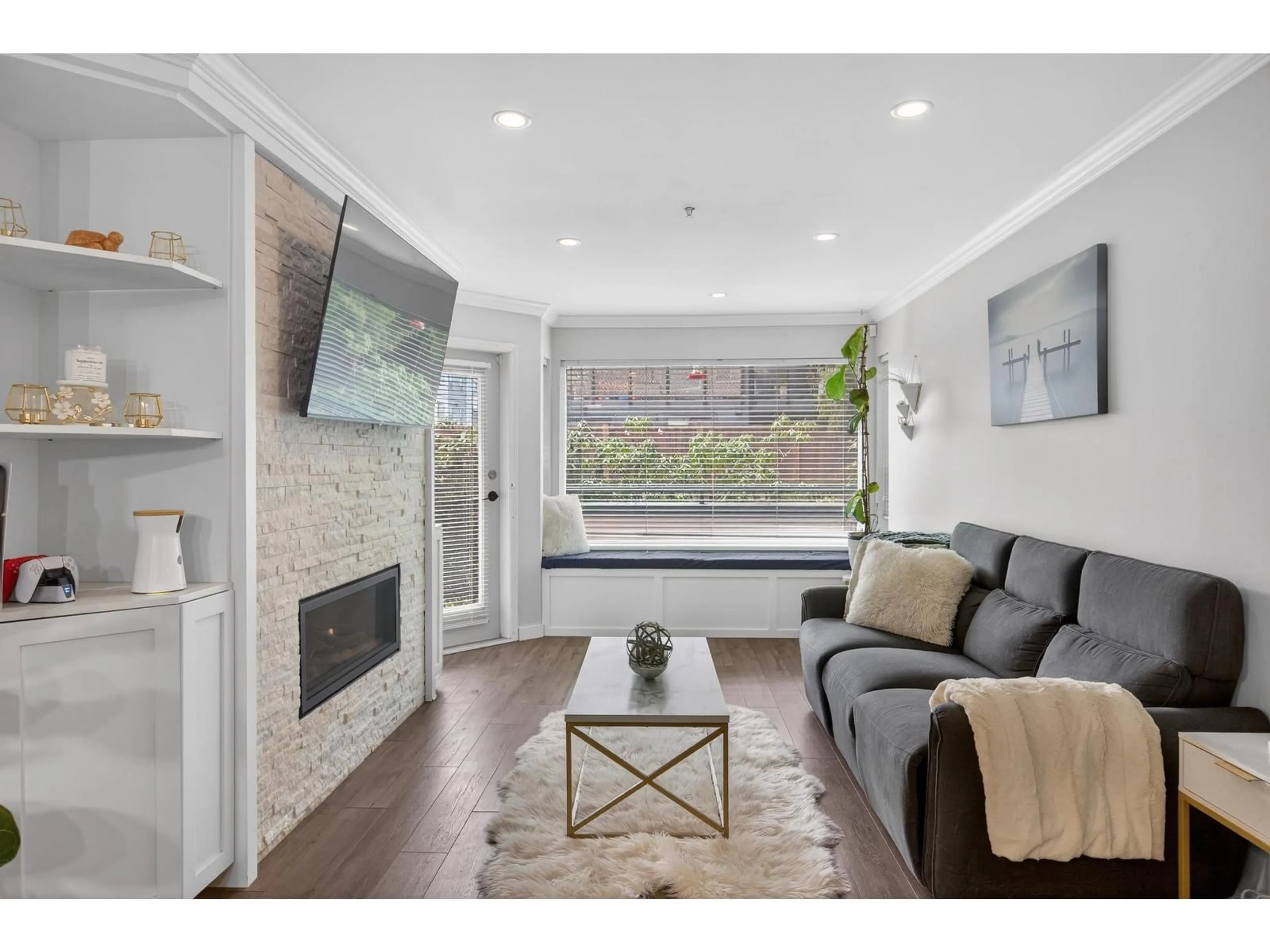 Living room with furniture, unknown for 107 - 33708 KING ROAD, Abbotsford British Columbia V2S8C6