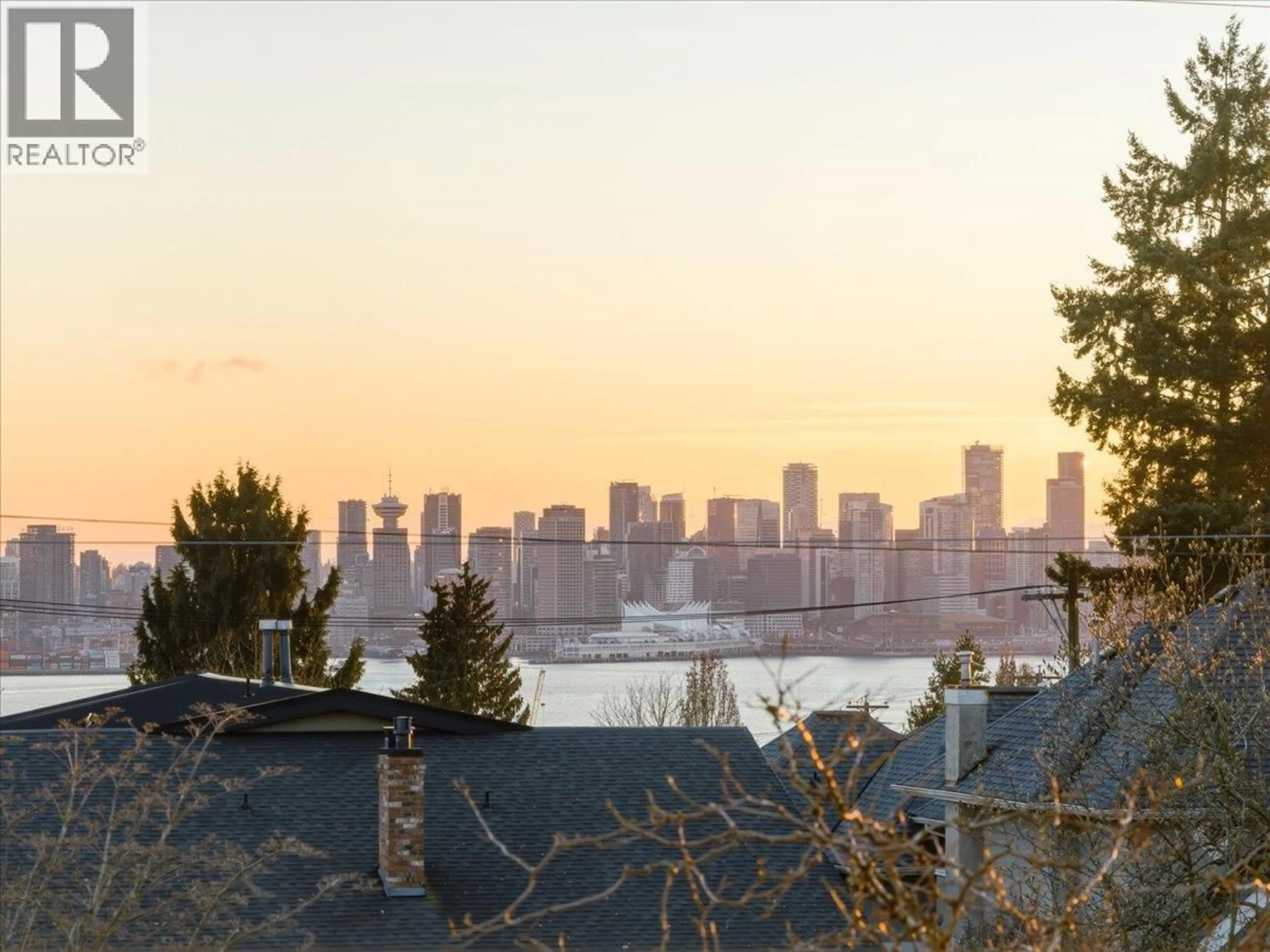 Unknown for 318 KEITH ROAD, North Vancouver British Columbia V7L1V7