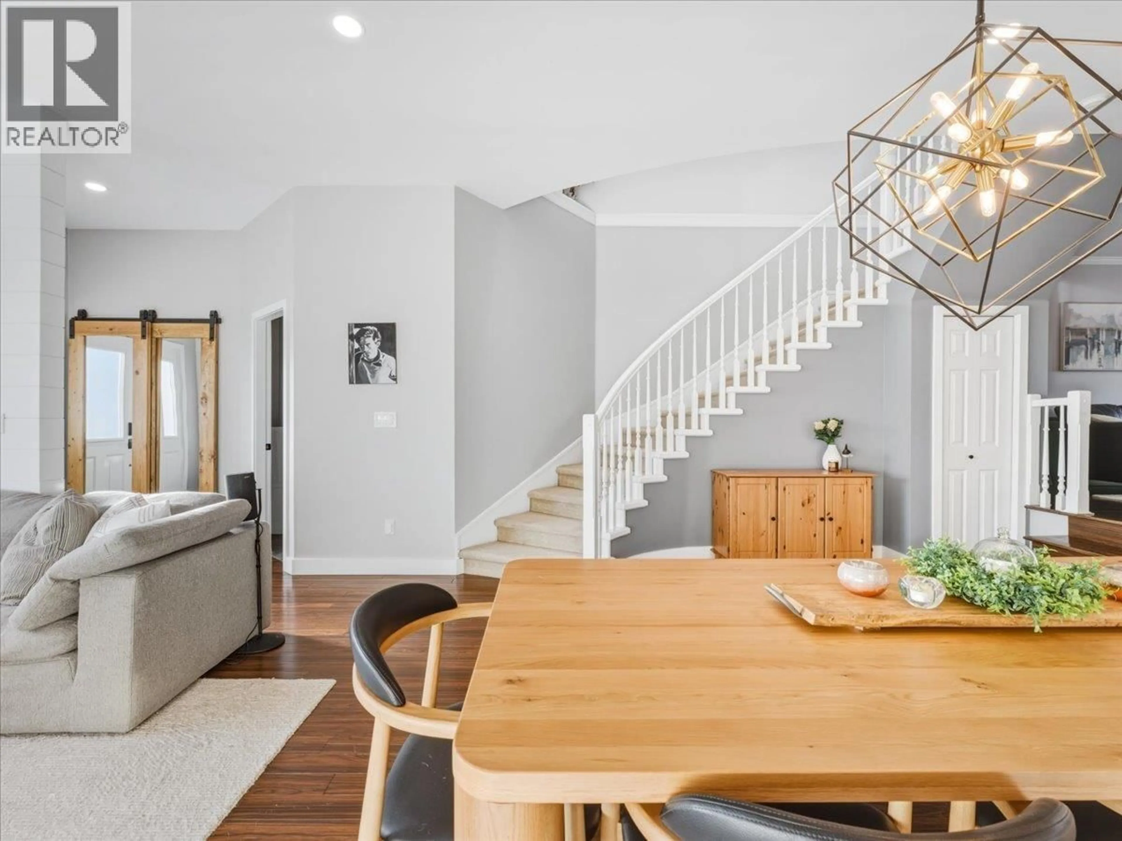 Unknown for 318 KEITH ROAD, North Vancouver British Columbia V7L1V7