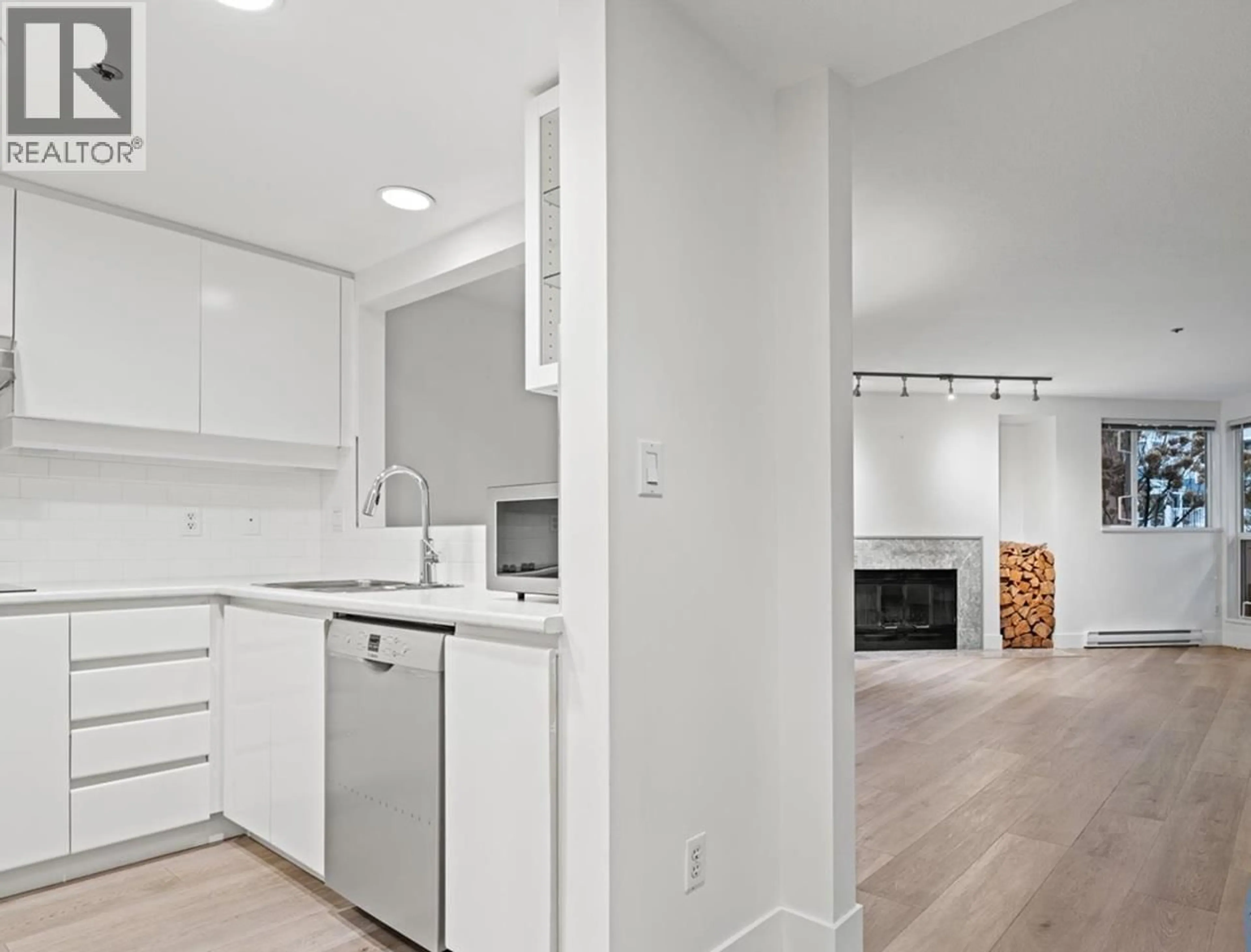 Open concept kitchen, unknown for 105 - 1502 ISLAND PARK WALK, Vancouver British Columbia V6H3Z8