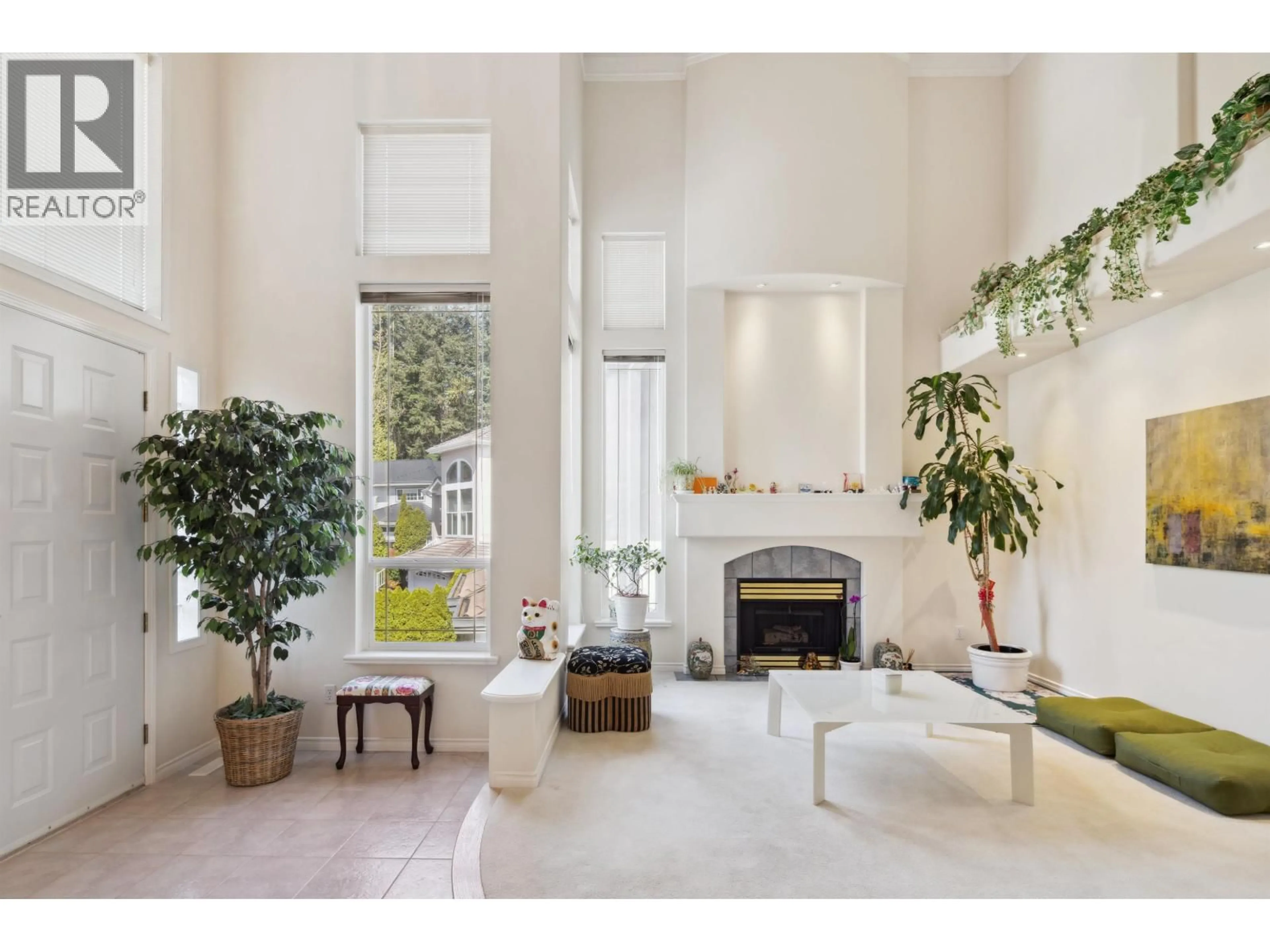 Lobby for 2525 SAPPHIRE PLACE, Coquitlam British Columbia V3E2Z1