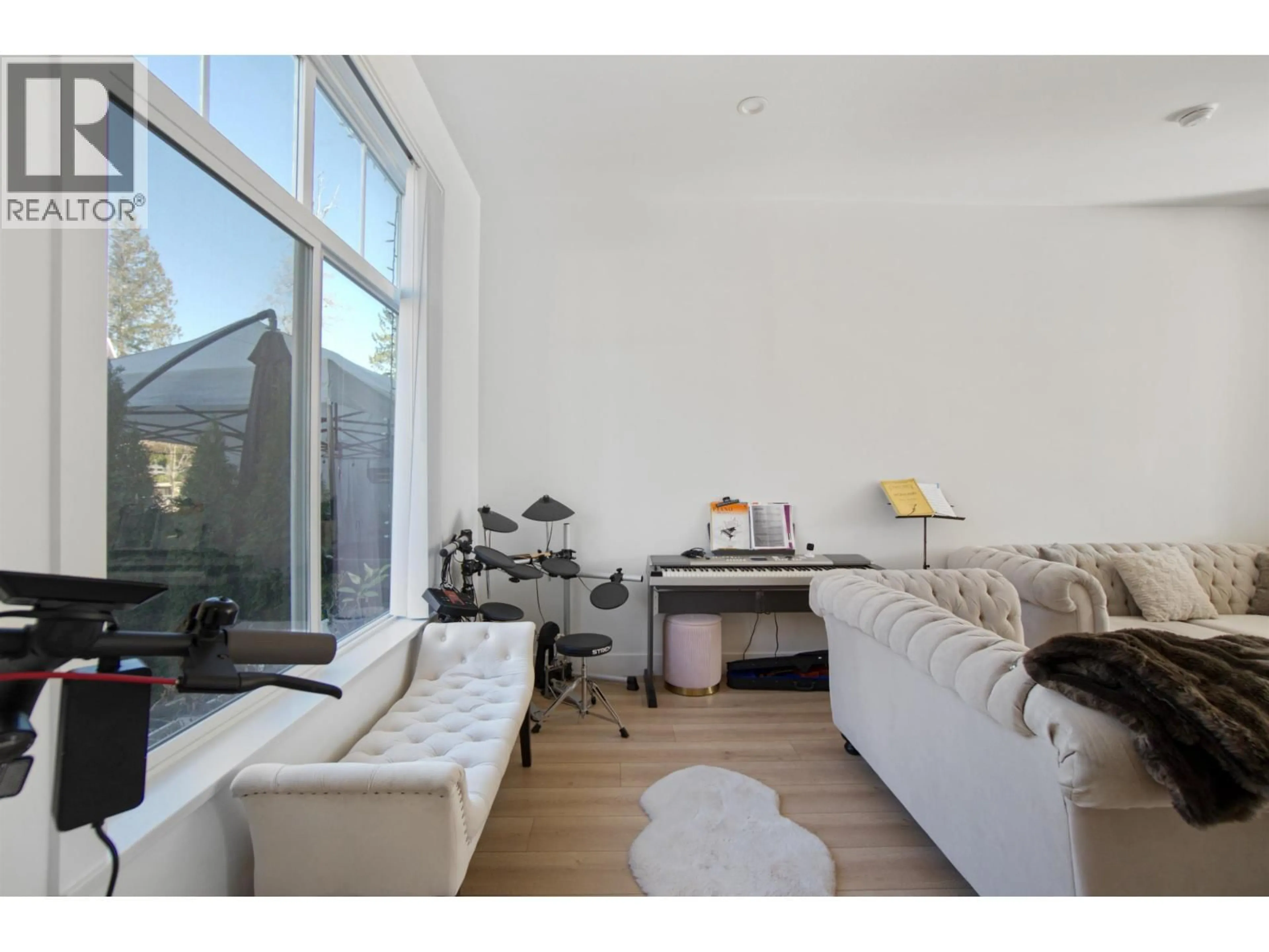 Living room with furniture, unknown for 129 - 1331 OLMSTED STREET, Coquitlam British Columbia V3E0T3