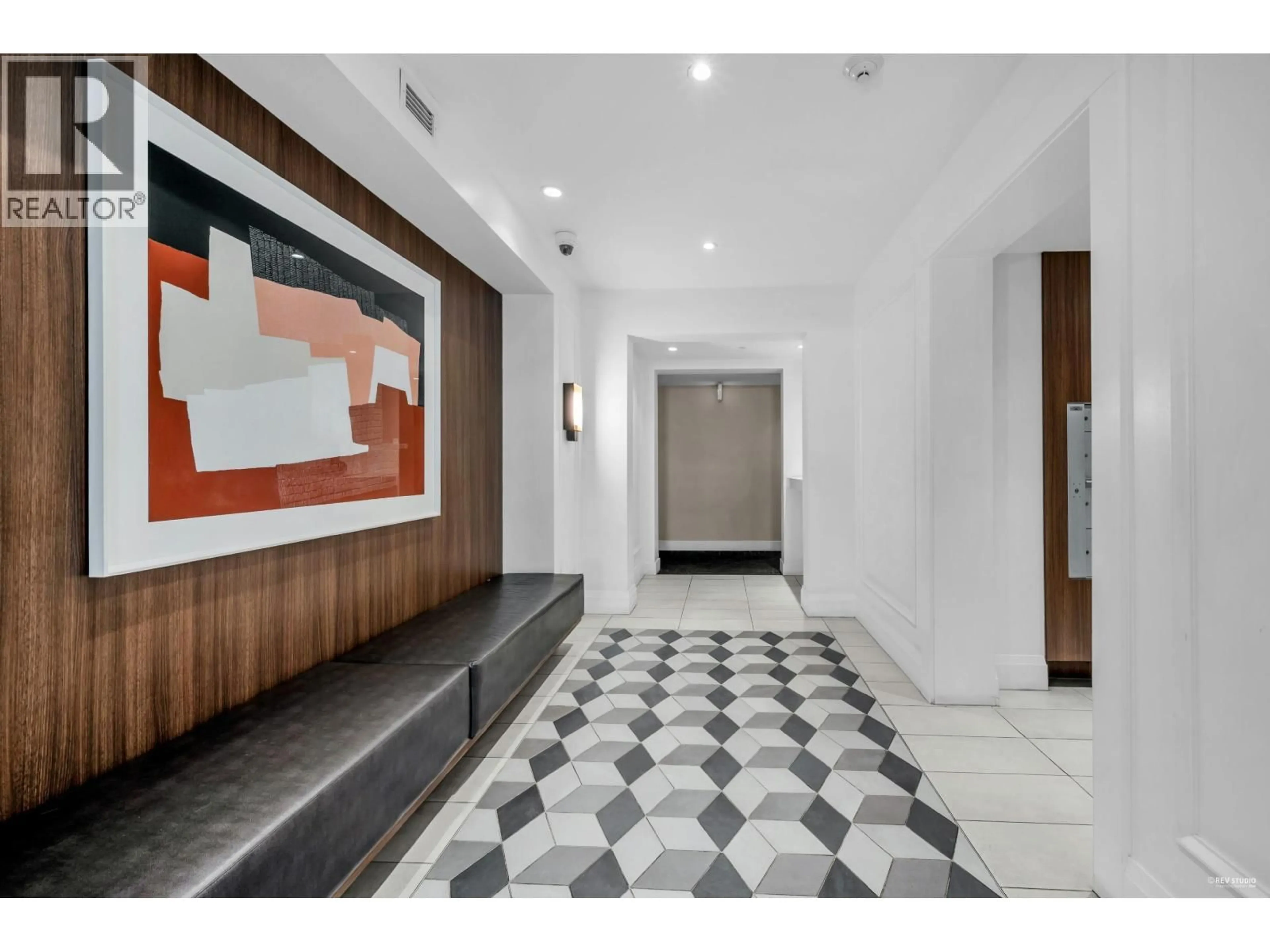 Indoor foyer for 402 - 9228 SLOPES MEWS, Burnaby British Columbia V5A0E9