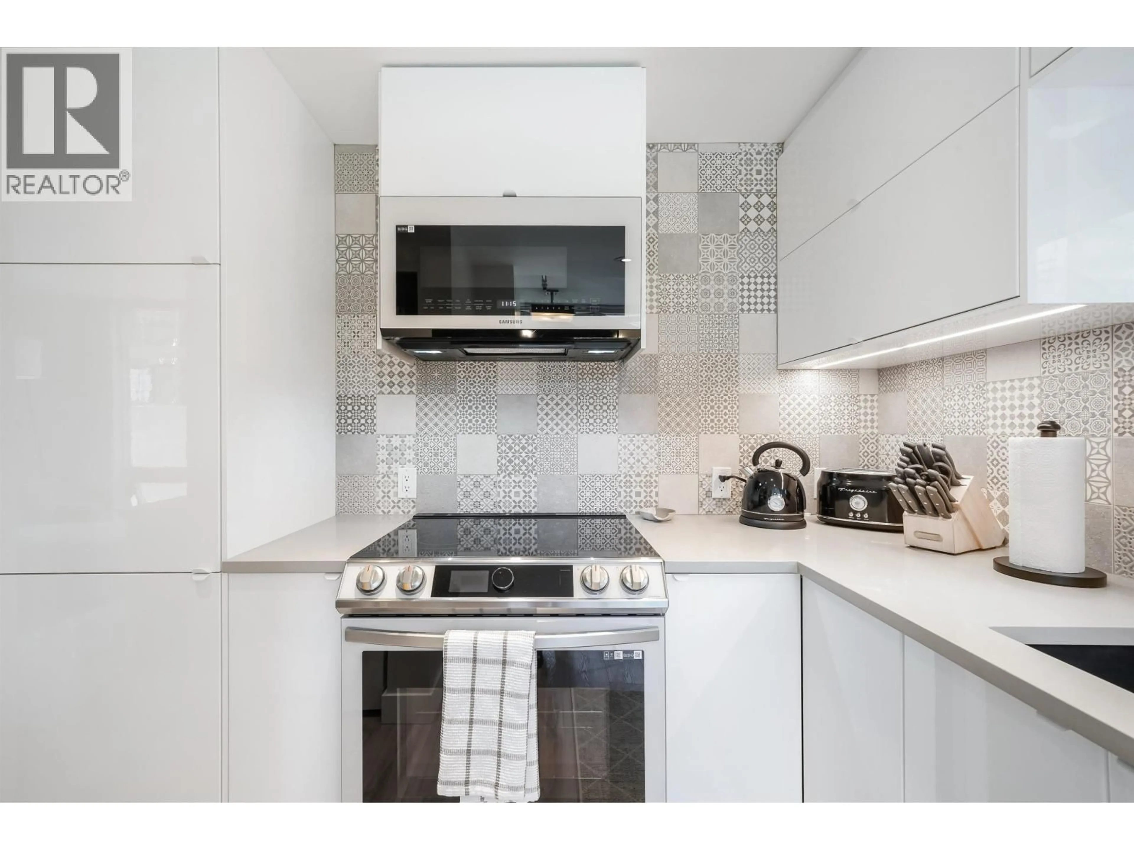Standard kitchen, ceramic/tile floor for 707 - 1166 MELVILLE STREET, Vancouver British Columbia V6E4P5