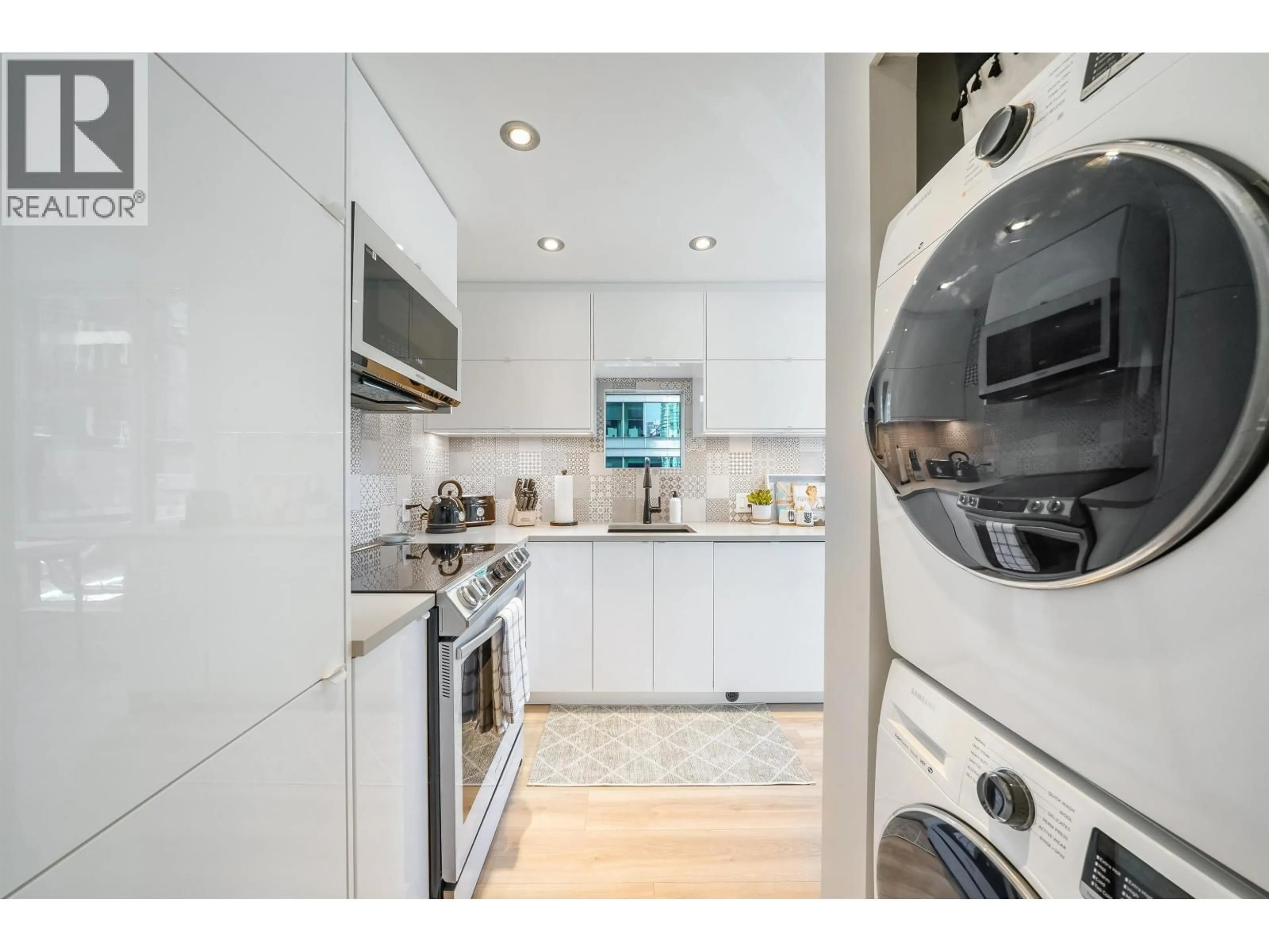 Kitchen with laundary machines, unknown for 707 - 1166 MELVILLE STREET, Vancouver British Columbia V6E4P5