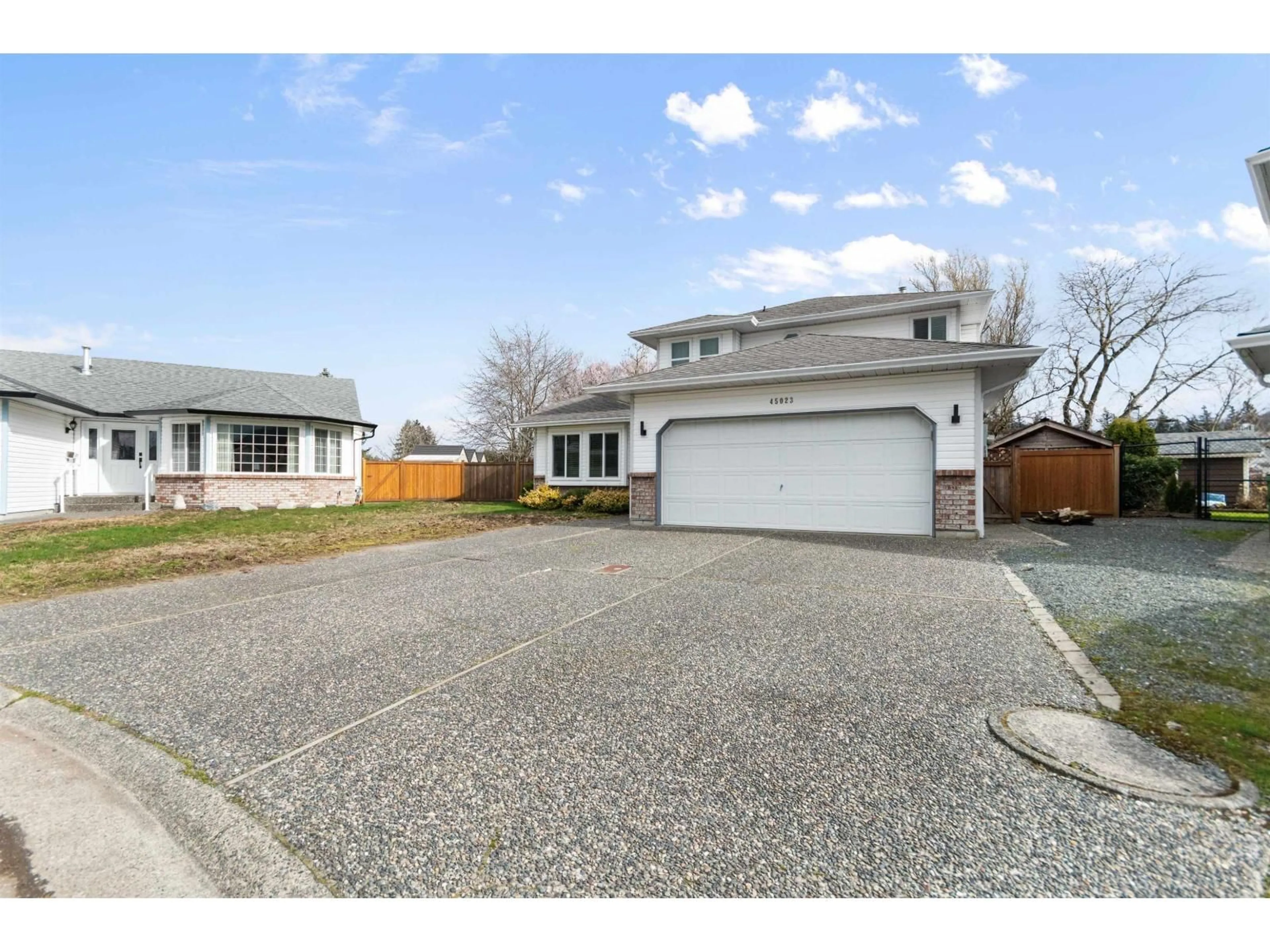 A pic from outside/outdoor area/front of a property/back of a property/a pic from drone, street for 45023 STRATFORD PLACE, Chilliwack British Columbia V2R2Z2