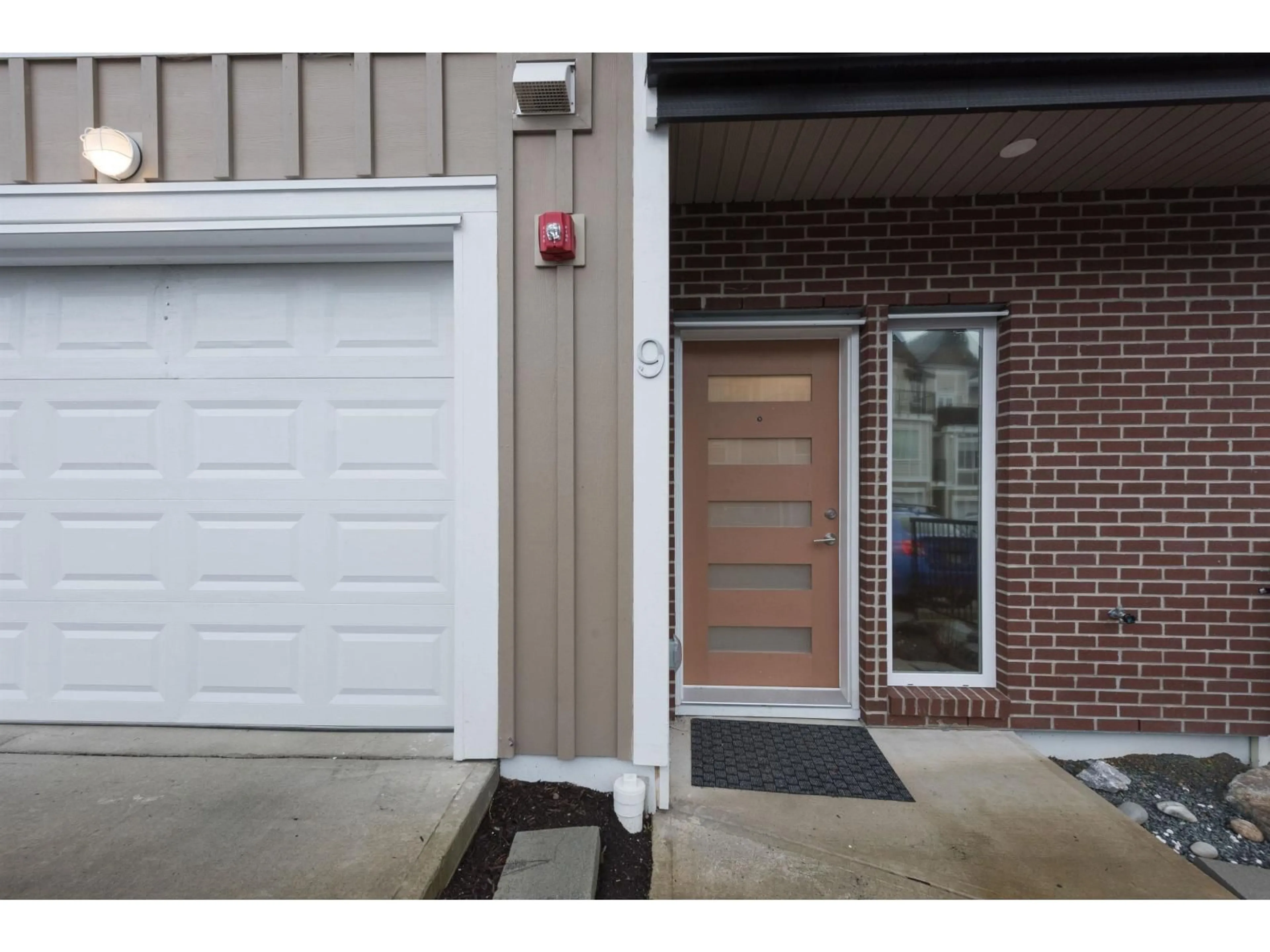 Indoor entryway for 9 - 1928 WOODSIDE BOULEVARD, Agassiz British Columbia V0M1A1