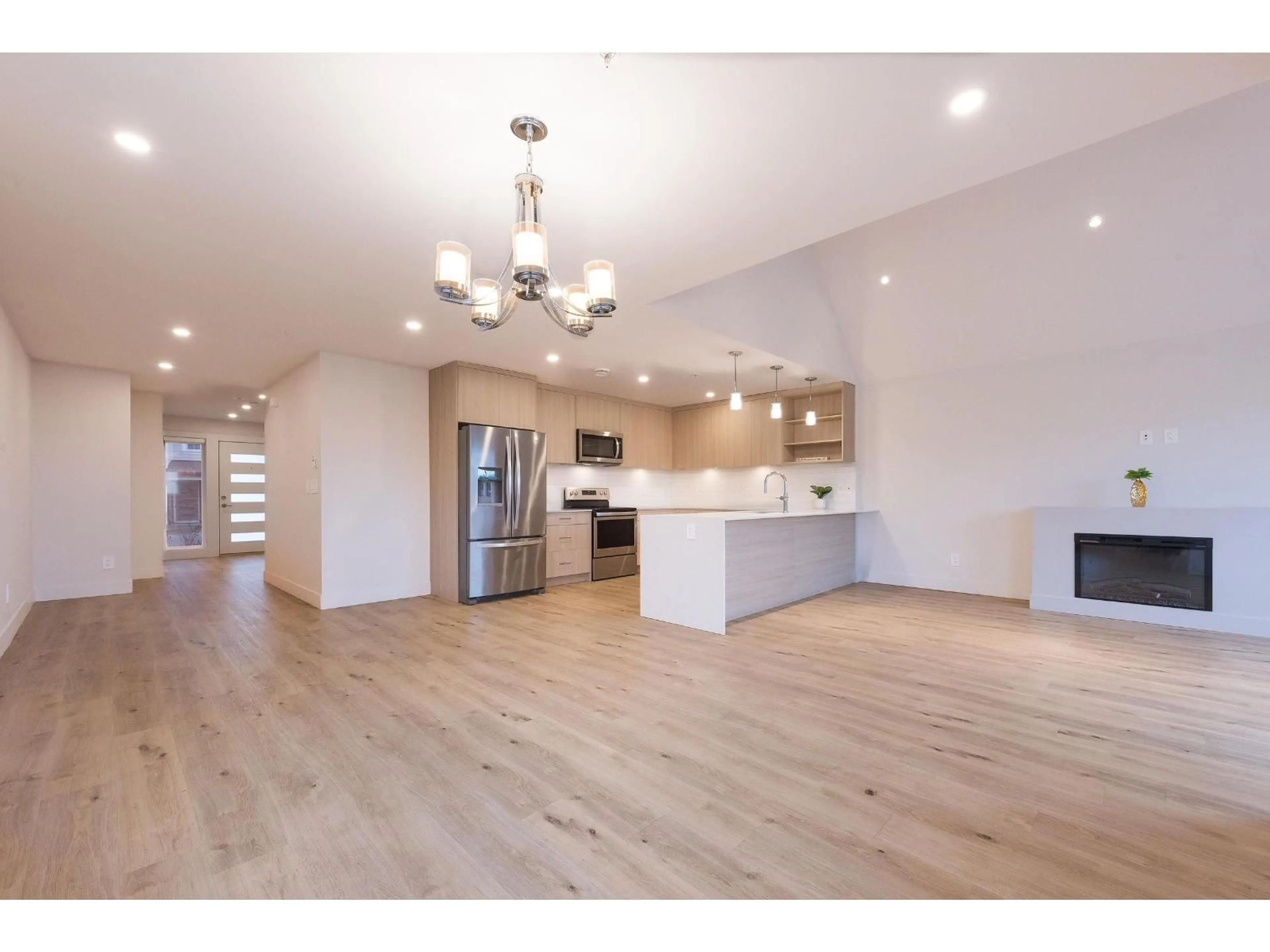 Open concept kitchen, wood/laminate floor for 9 - 1928 WOODSIDE BOULEVARD, Agassiz British Columbia V0M1A1
