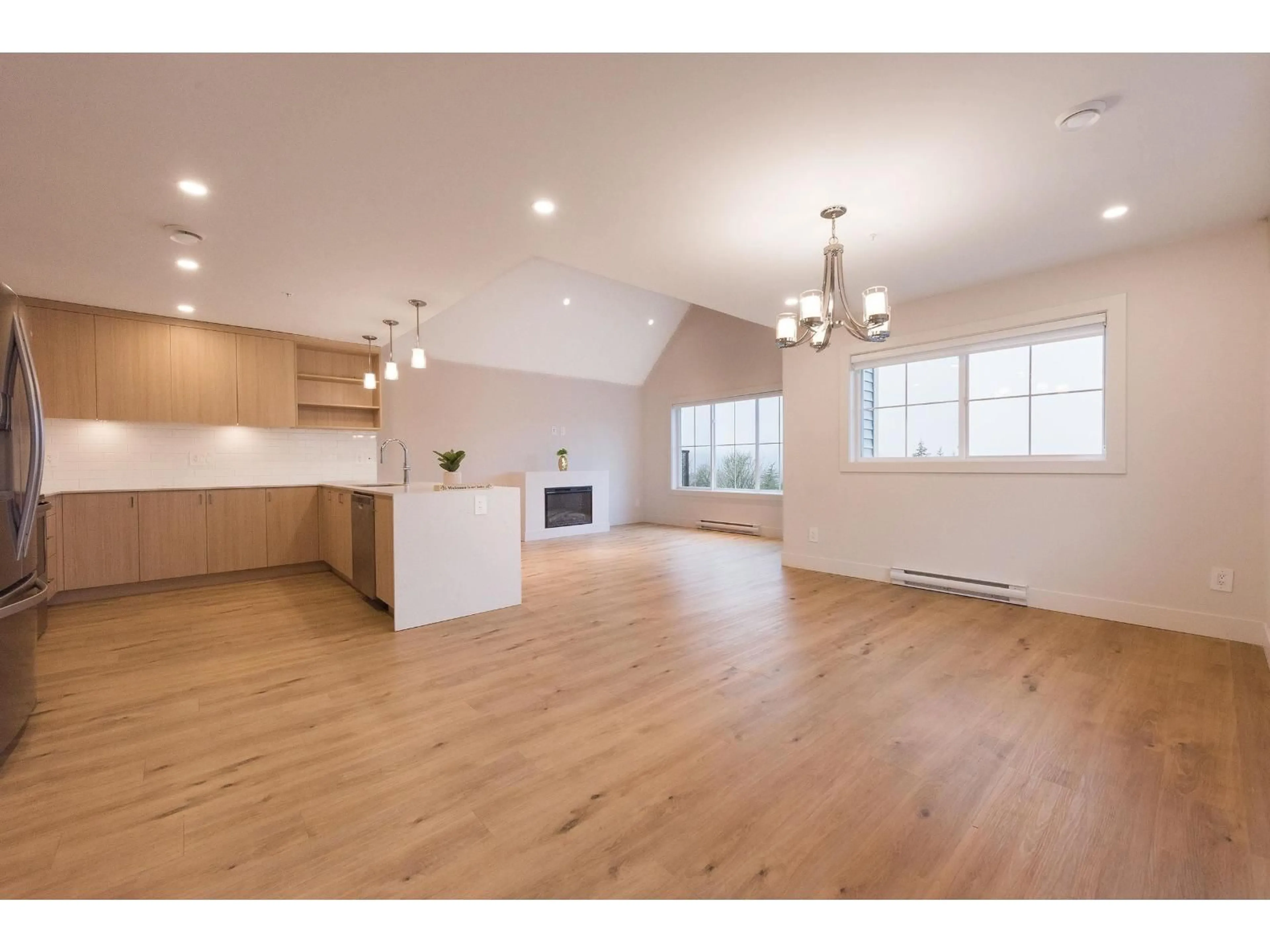 Open concept kitchen, wood/laminate floor for 9 - 1928 WOODSIDE BOULEVARD, Agassiz British Columbia V0M1A1