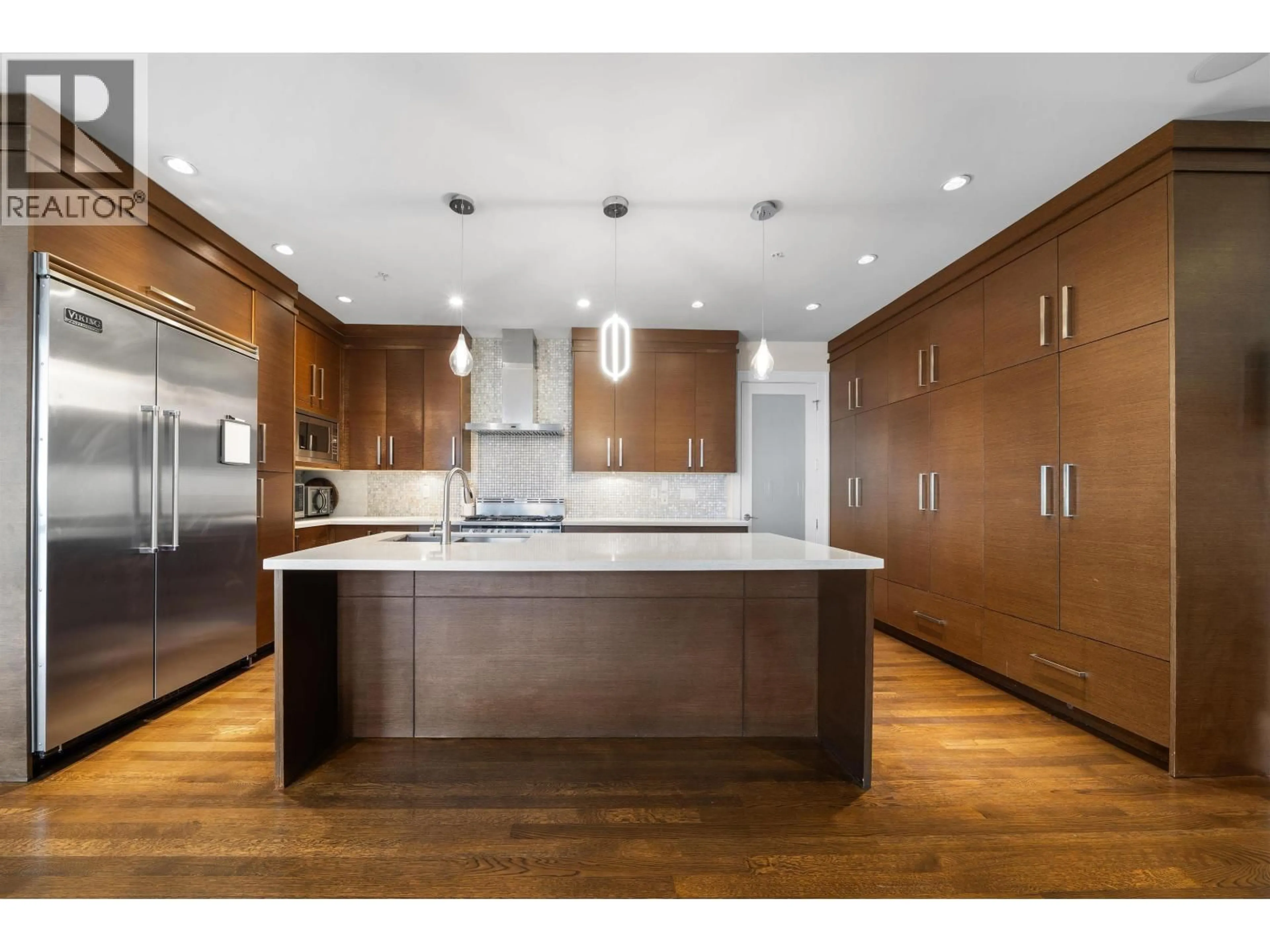 Contemporary kitchen, wood/laminate floor for 1162 MILLSTREAM ROAD, West Vancouver British Columbia V7S2C9