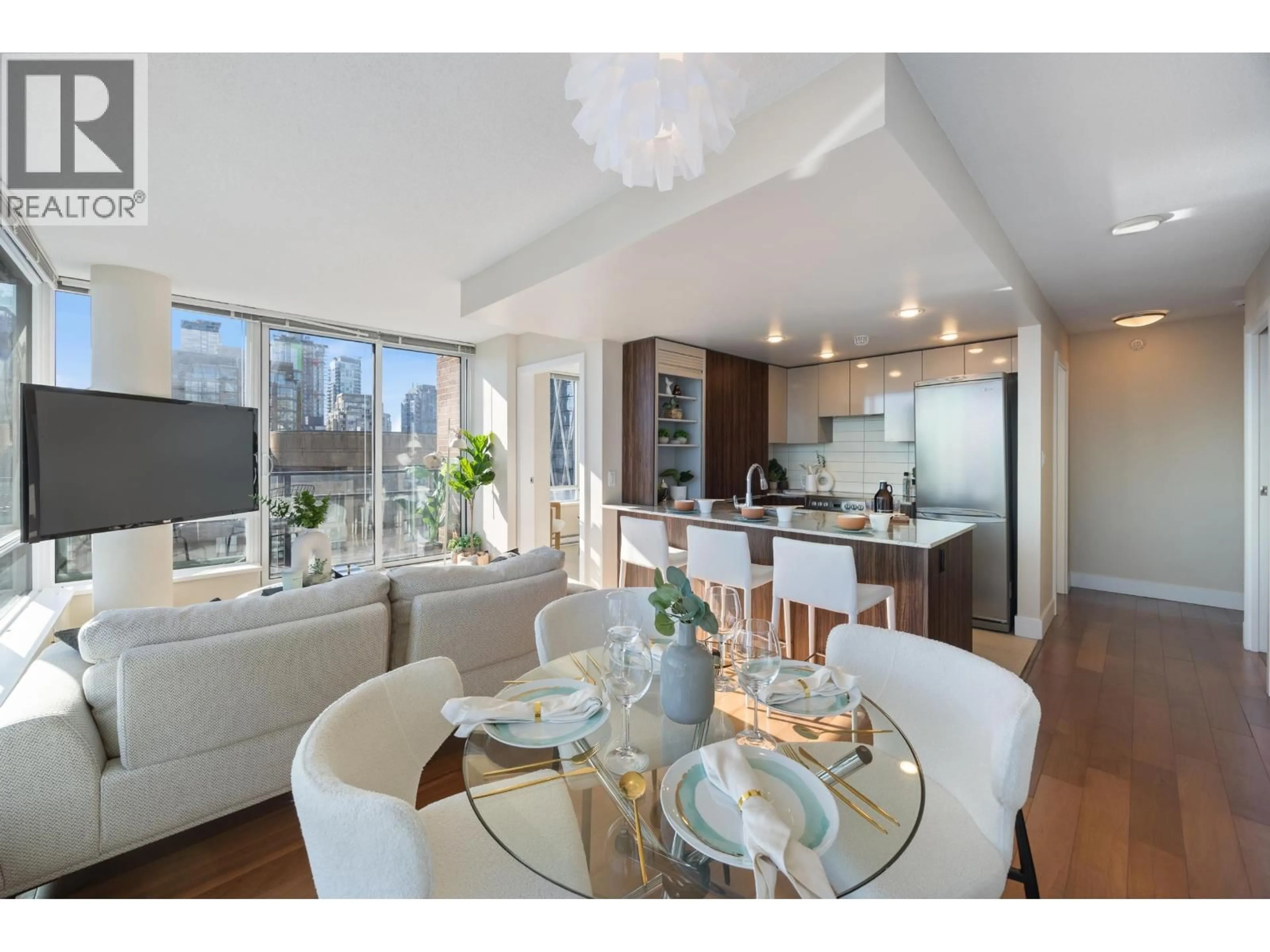 Open concept kitchen, wood/laminate floor for 1801 - 1088 RICHARDS STREET, Vancouver British Columbia V6B0J8