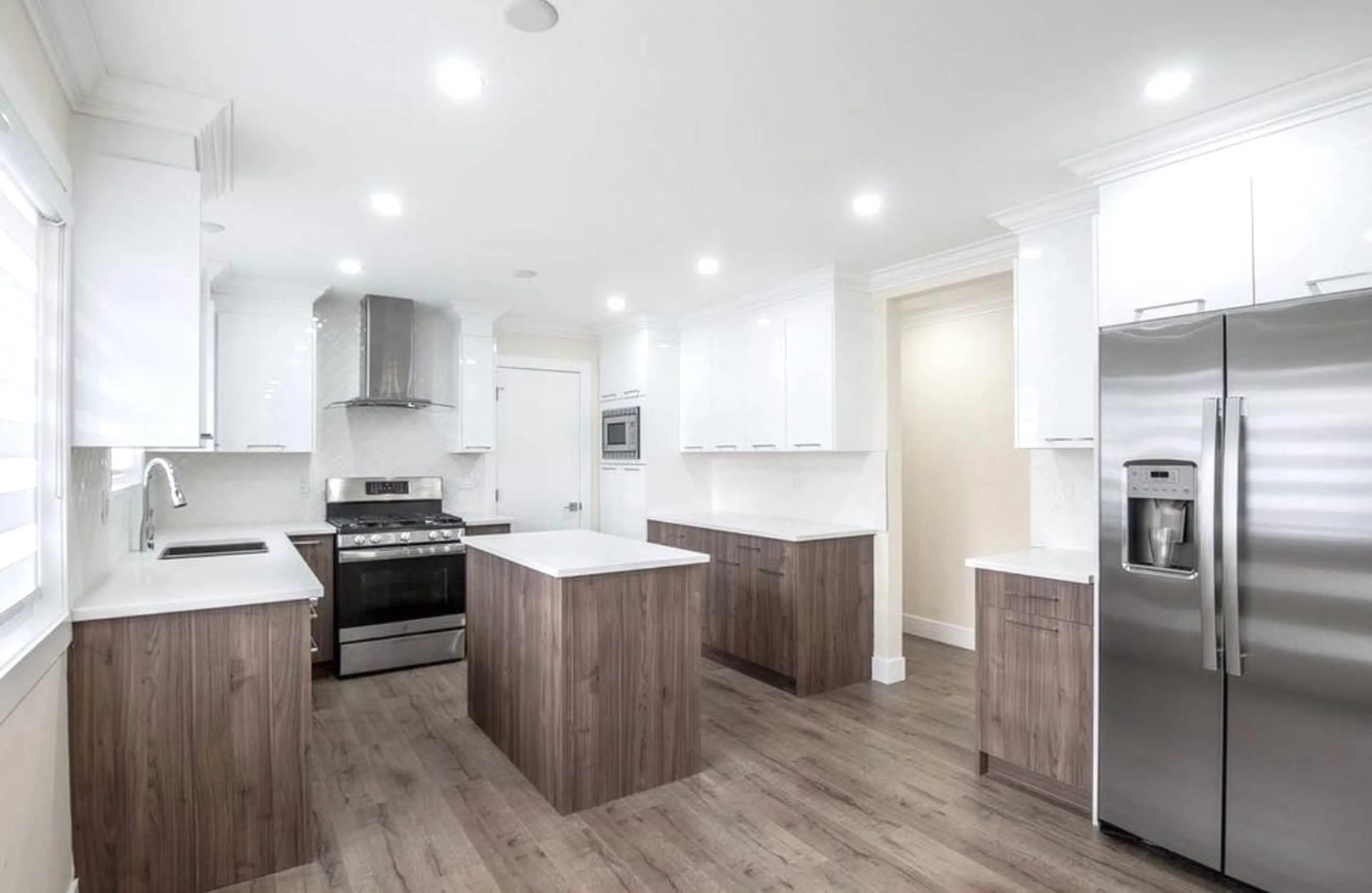 Open concept kitchen, wood/laminate floor for 20543 50A AVENUE, Langley British Columbia V3A6X3