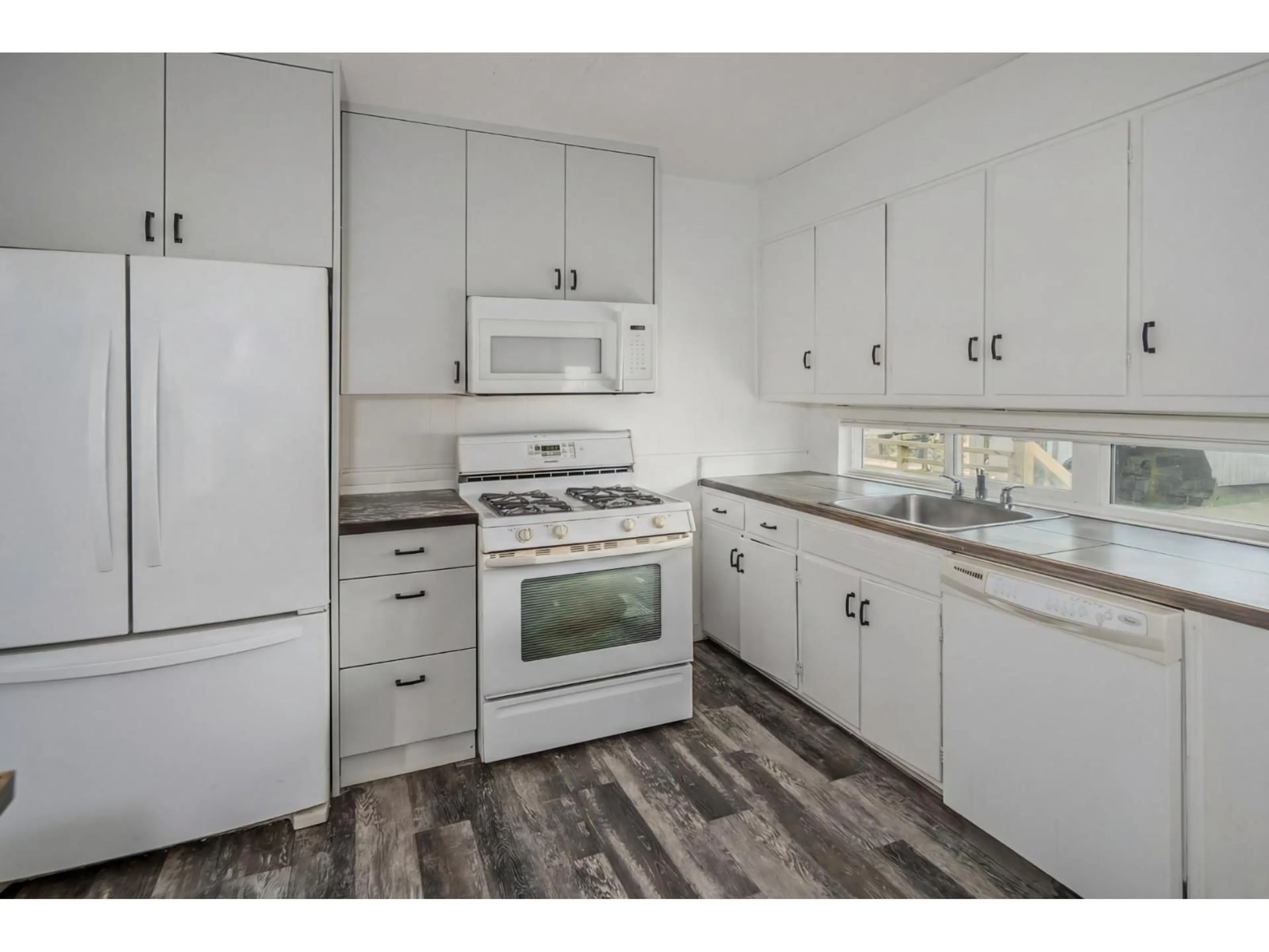 Standard kitchen, unknown for 621 WATER AVENUE, Hope British Columbia V0X1L0