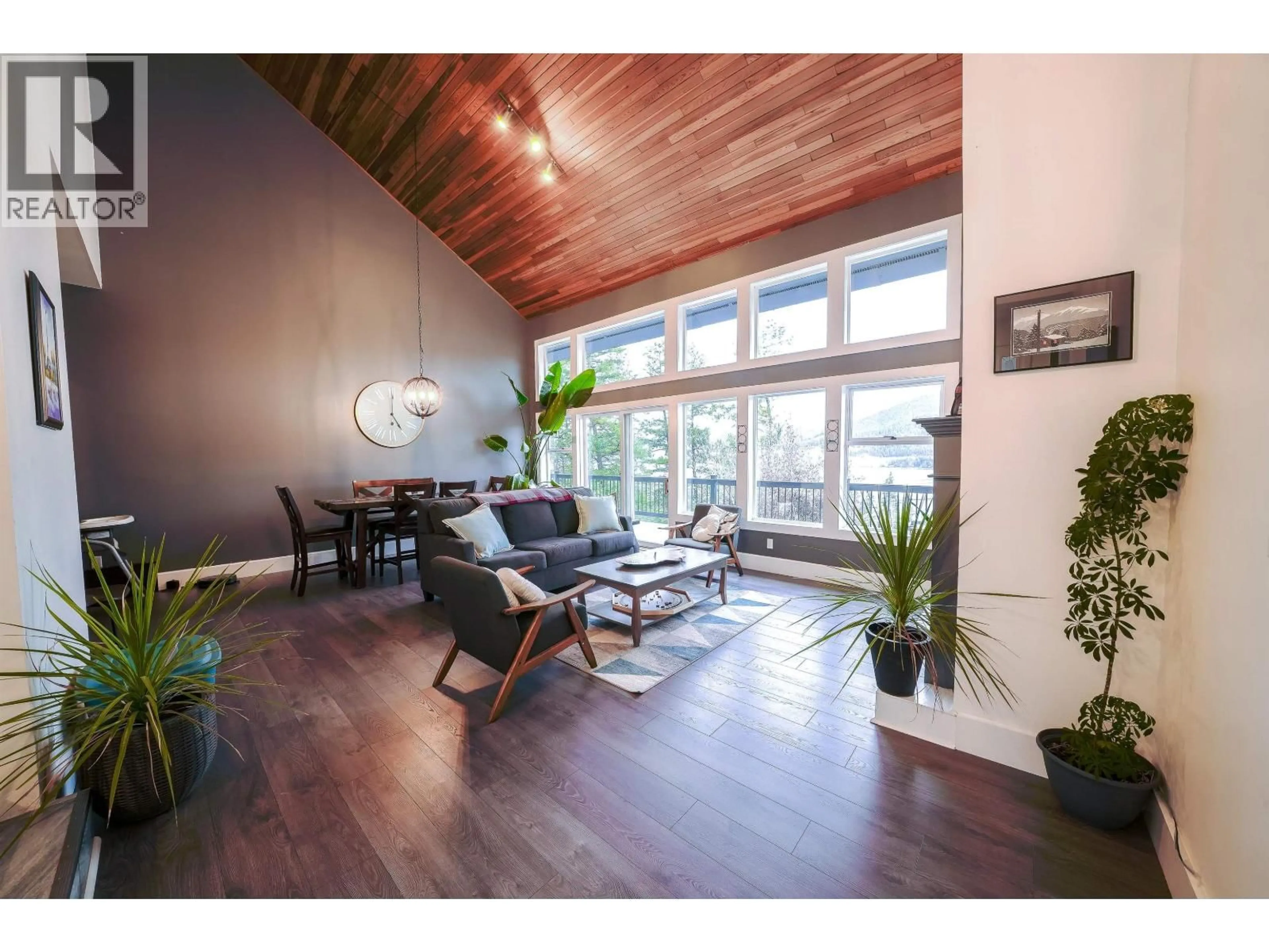 Living room with furniture, wood/laminate floor for 2124 SOUTH LAKESIDE DRIVE, Williams Lake British Columbia V2G5G4