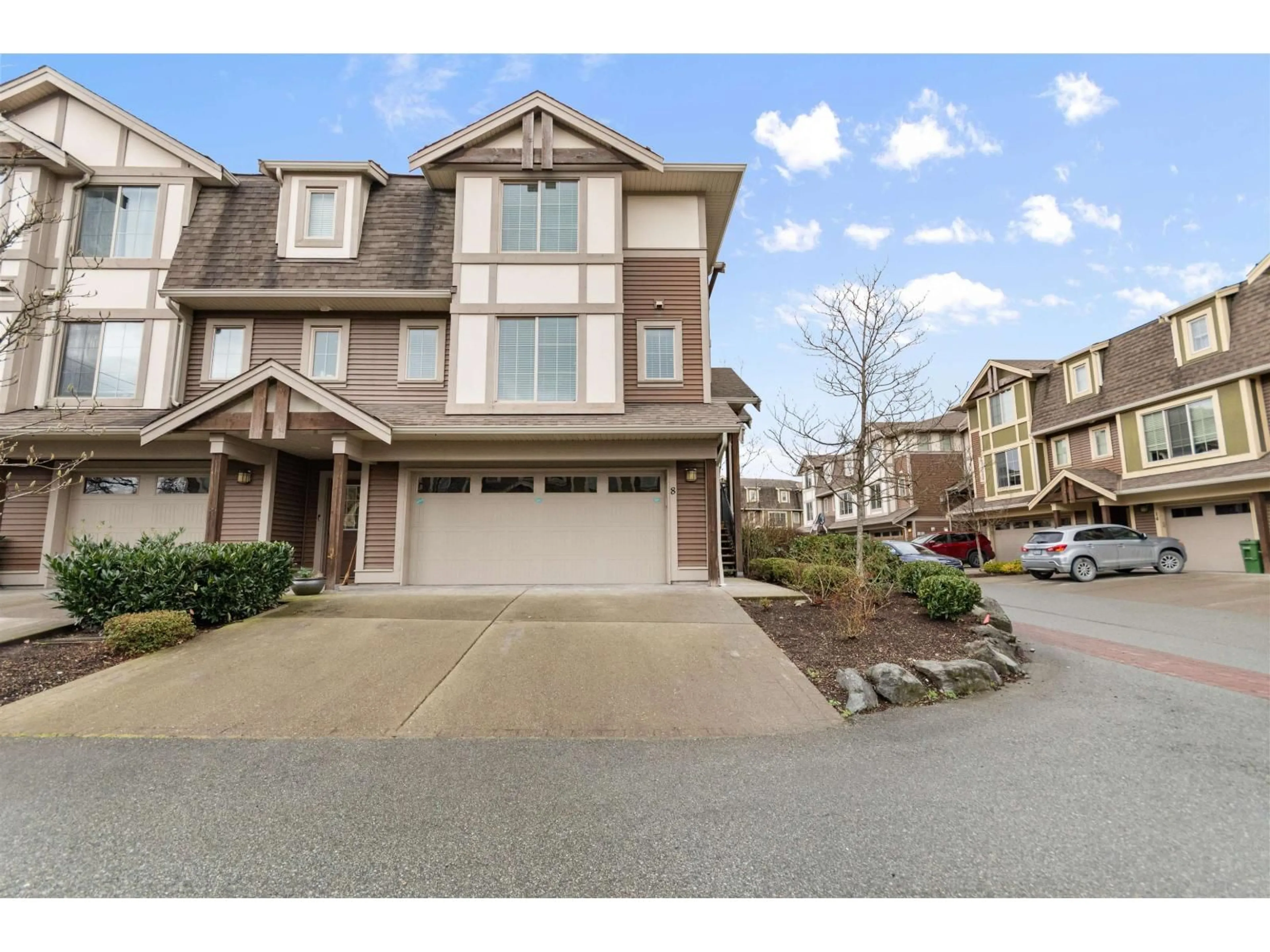 A pic from outside/outdoor area/front of a property/back of a property/a pic from drone, street for 8 - 45025 WOLFE ROAD, Chilliwack British Columbia V2P7V9