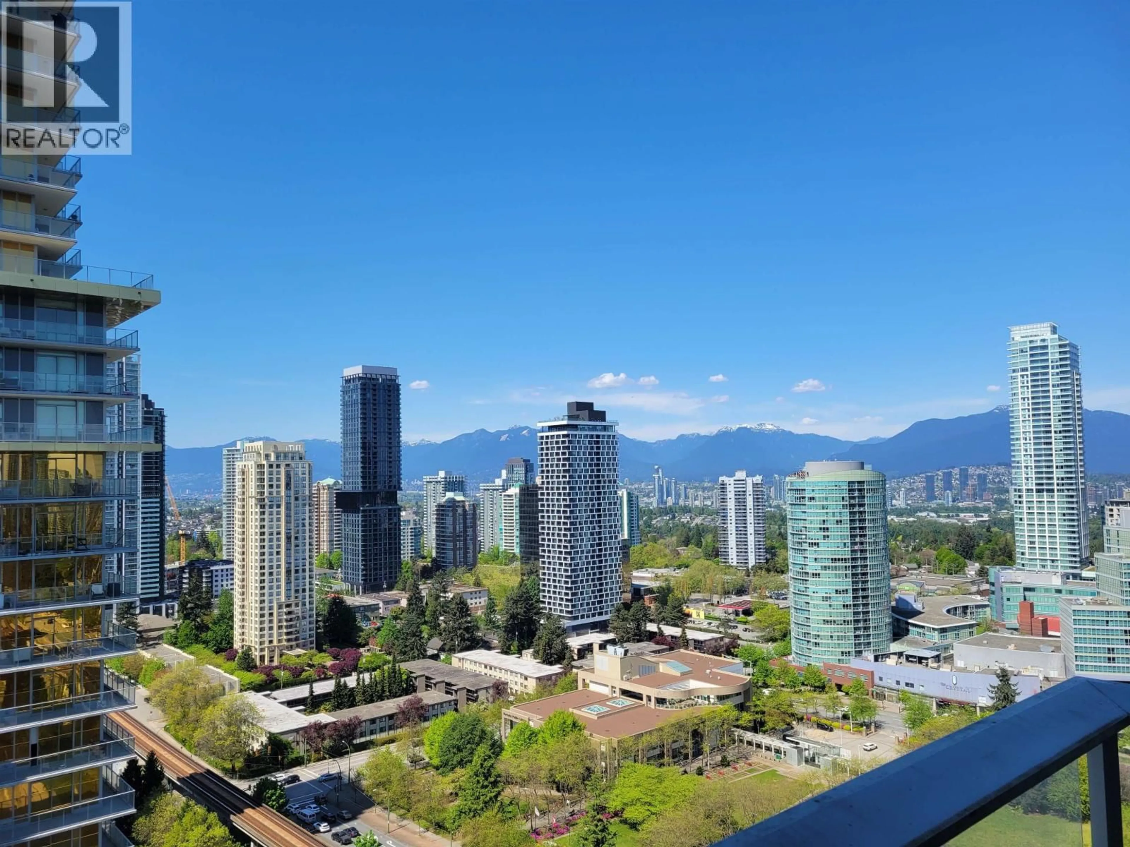 A pic from outside/outdoor area/front of a property/back of a property/a pic from drone, city buildings view from balcony for 2708 - 6333 SILVER AVENUE, Burnaby British Columbia V5H0C3