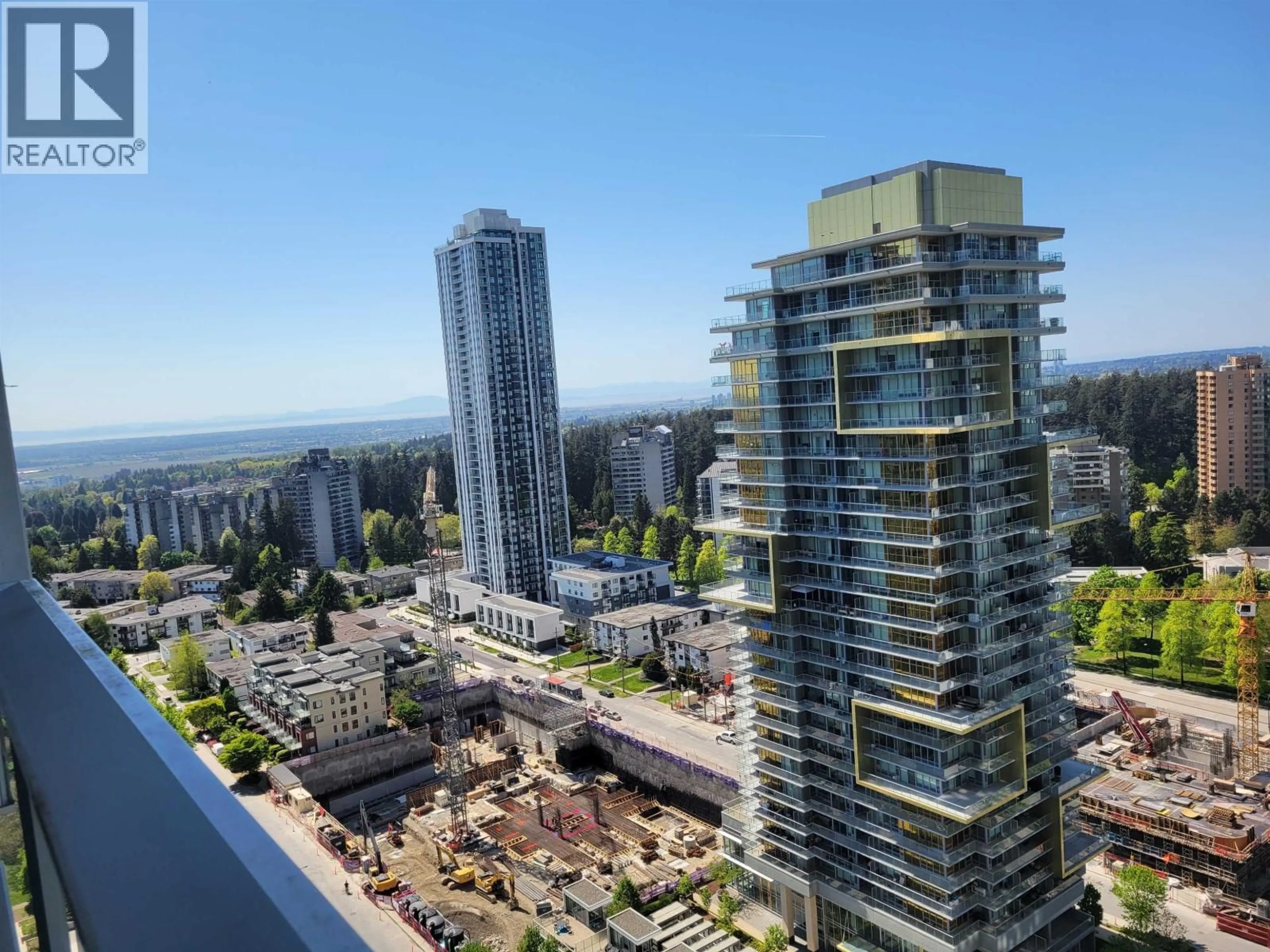 A pic from outside/outdoor area/front of a property/back of a property/a pic from drone, city buildings view from balcony for 2708 - 6333 SILVER AVENUE, Burnaby British Columbia V5H0C3