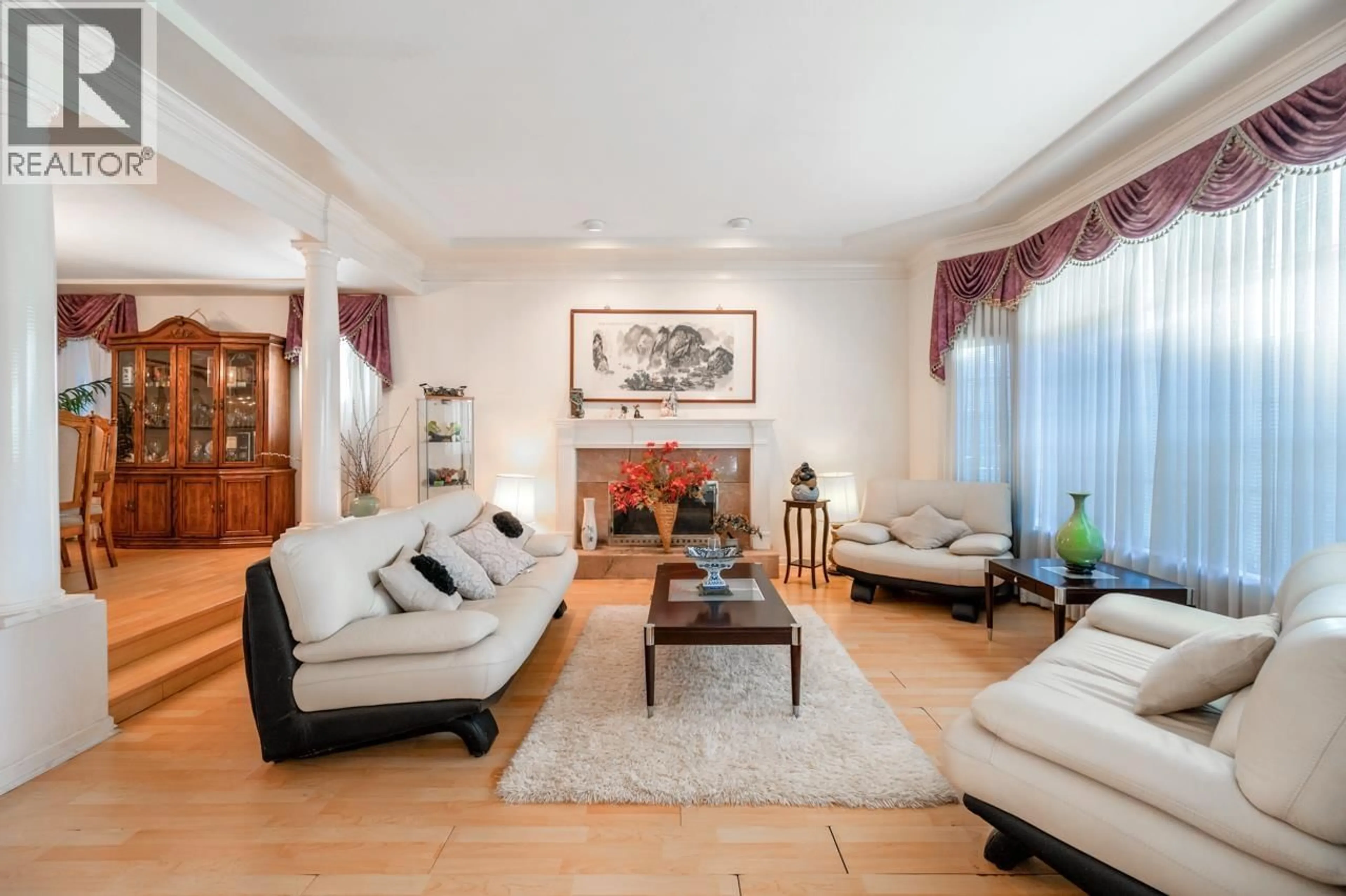 Living room with furniture, unknown for 8920 MINLER ROAD, Richmond British Columbia V7C3T9