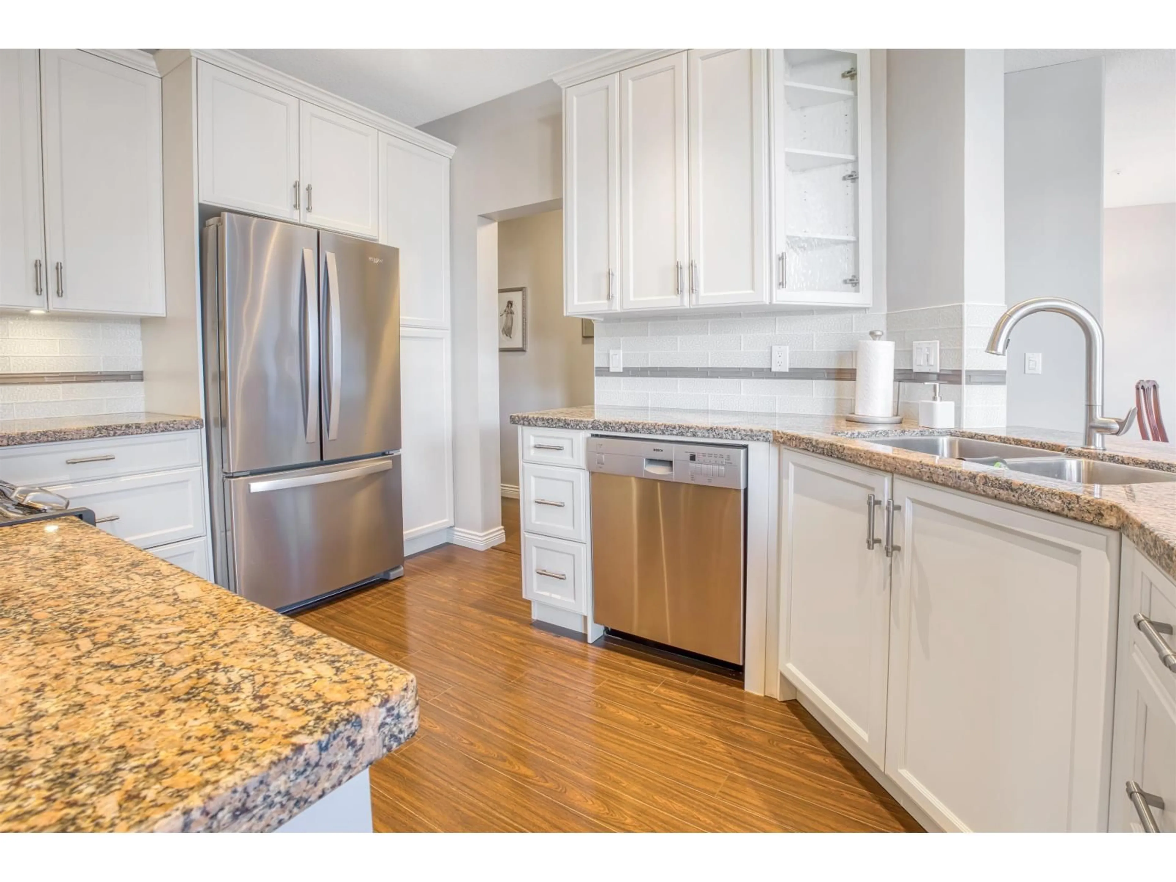 Open concept kitchen, wood/laminate floor for 411 - 15555 16 AVENUE, Surrey British Columbia V4A1R7